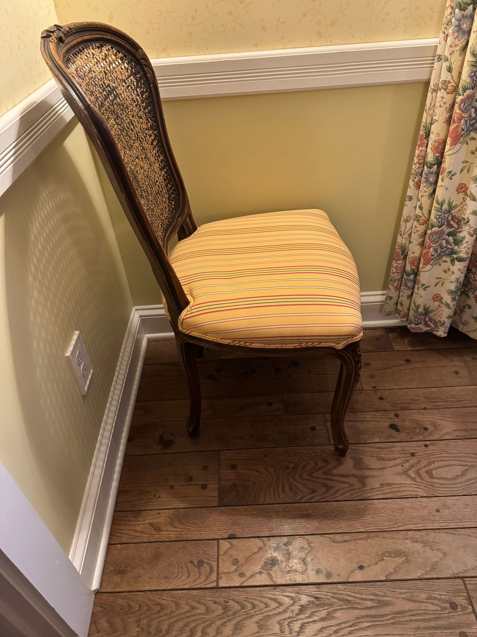 Pair of Late 19th-Century French Caned Side Chairs With Upholstered Seats - 3
