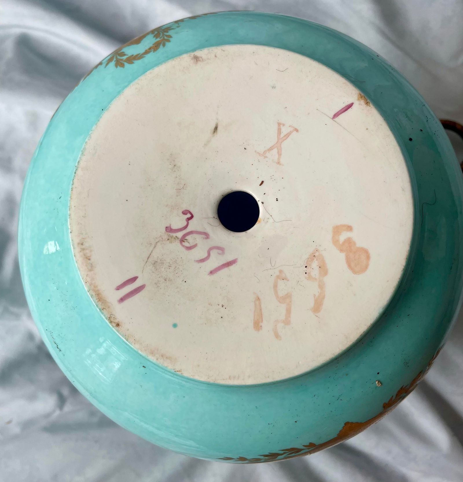 Early 20th Century Sevres Style Hand Painted Cherub Ceramic Gilt Metal Cache Pot a Pair - 10