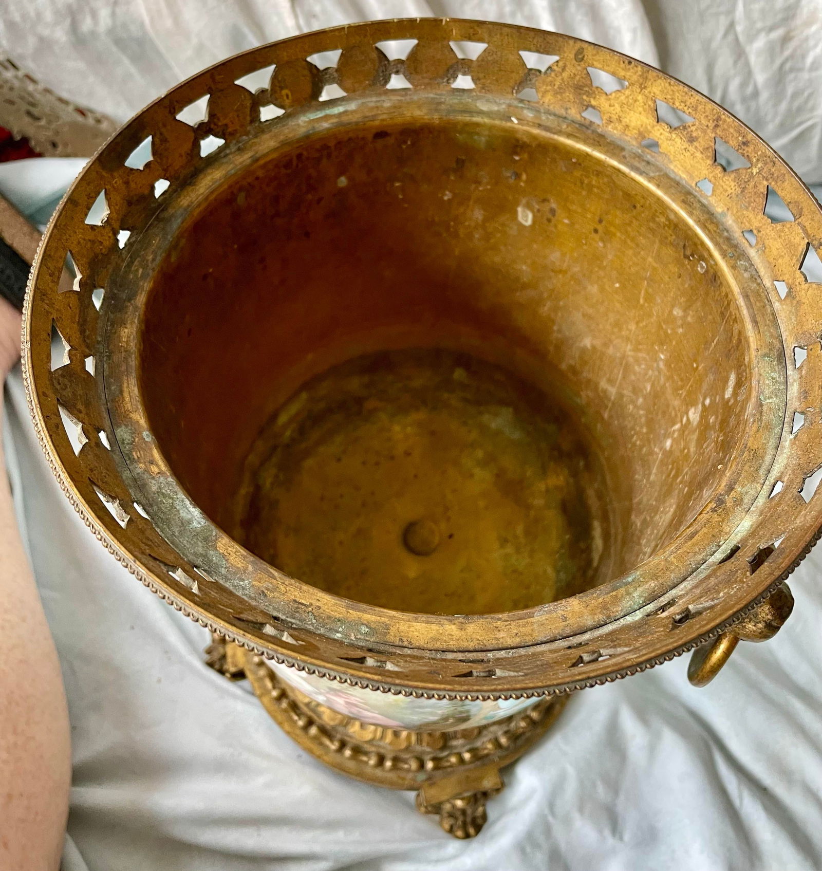 Early 20th Century Sevres Style Hand Painted Cherub Ceramic Gilt Metal Cache Pot a Pair - 7