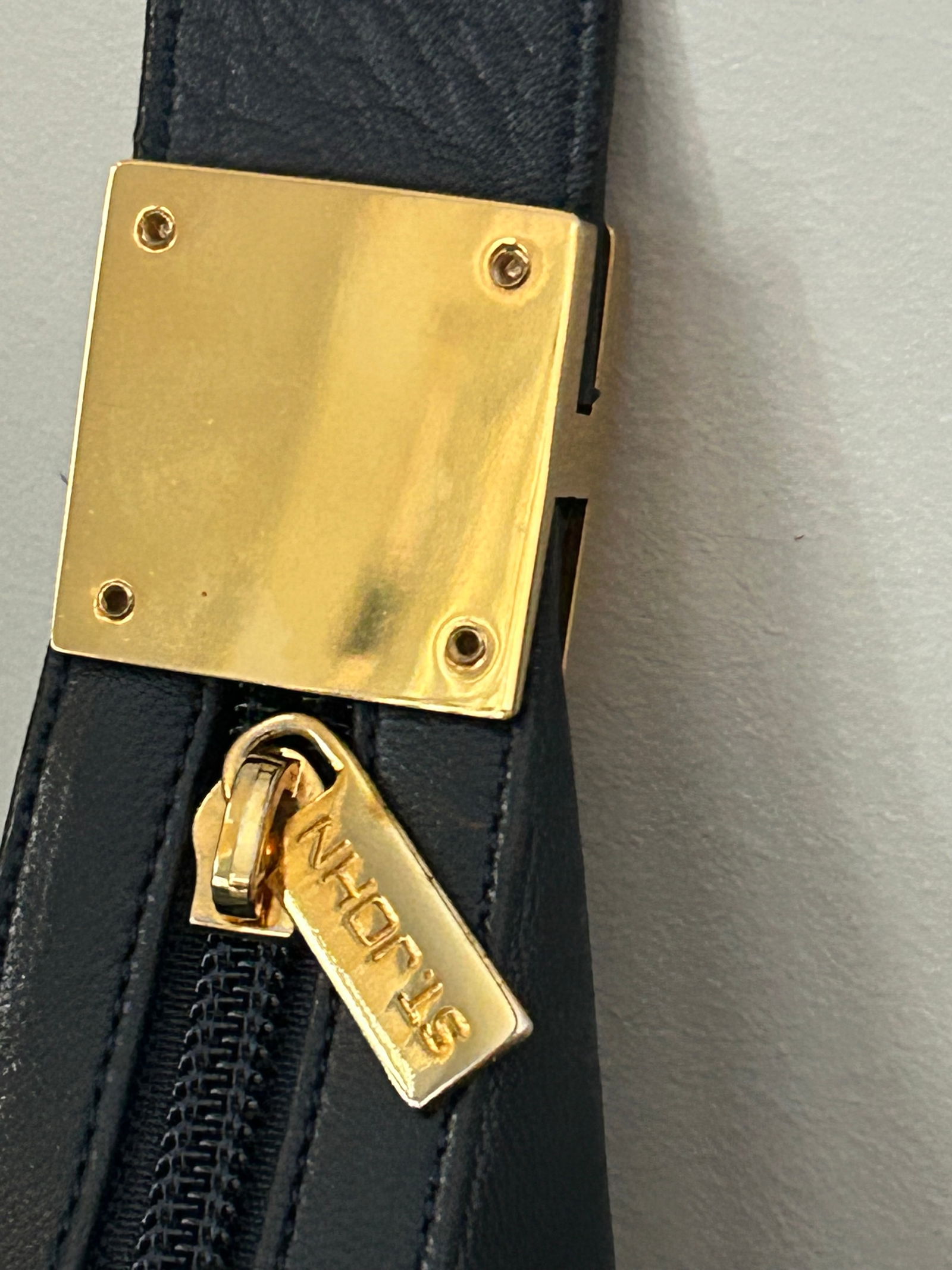 Late 20th Century St. John Dark Navy Leather Shoulder Bag – Genuine Leather, Gold-Tone - 7