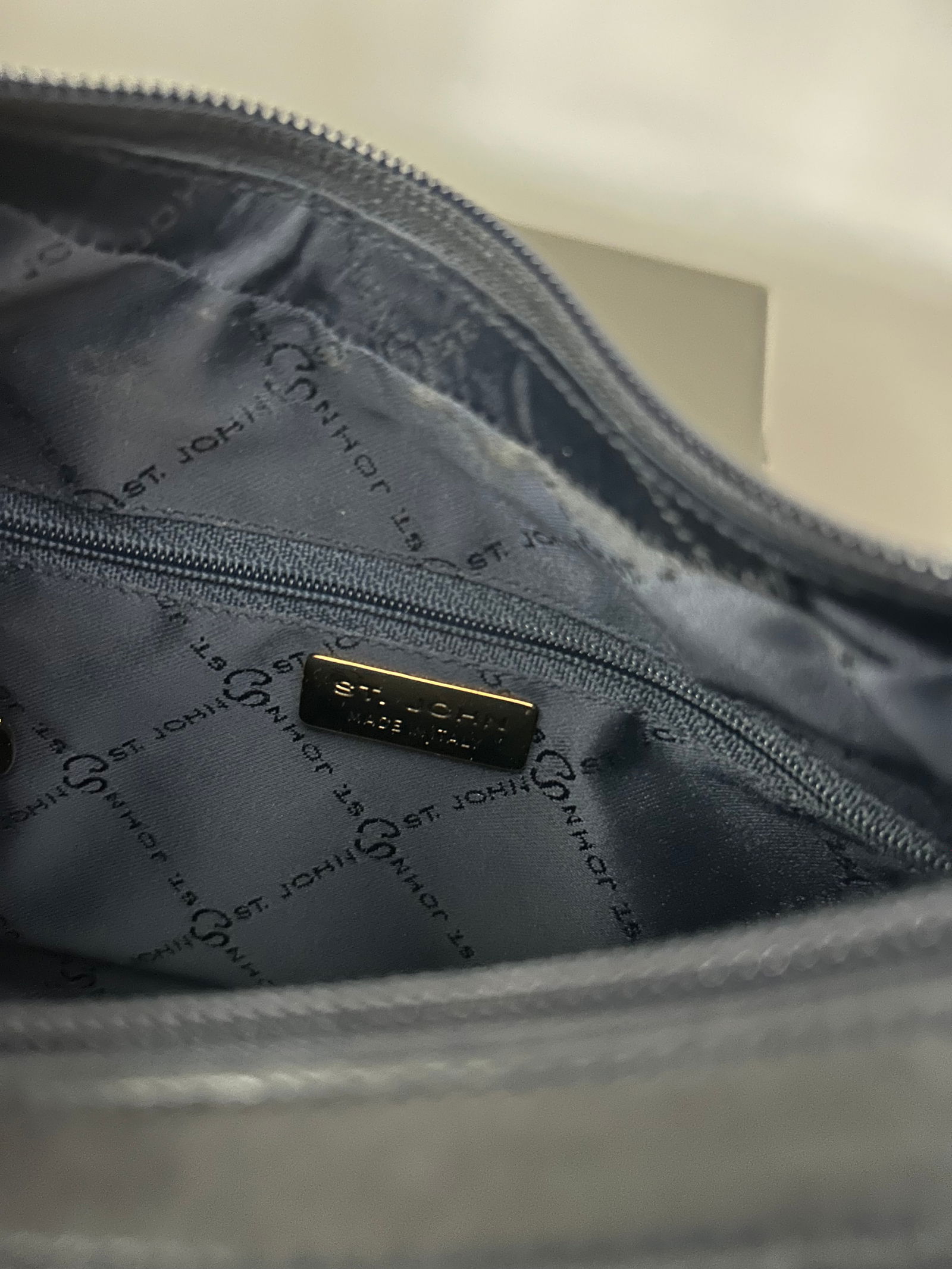 Late 20th Century St. John Dark Navy Leather Shoulder Bag – Genuine Leather, Gold-Tone - 8