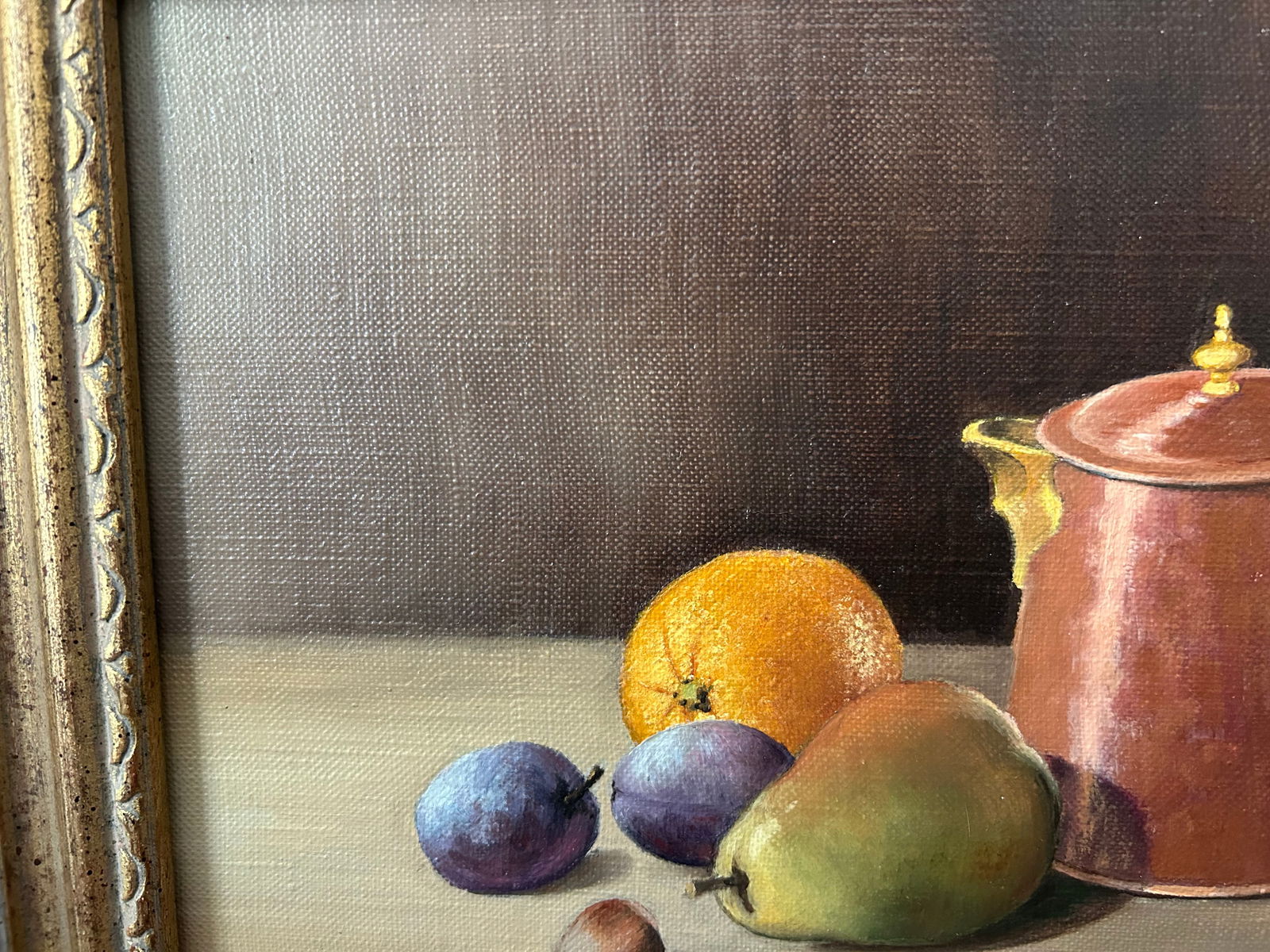 1959 Max H. Weiss Original Still Life Oil Painting – Fruit & Copper Teapot in Ornate Gold - 10