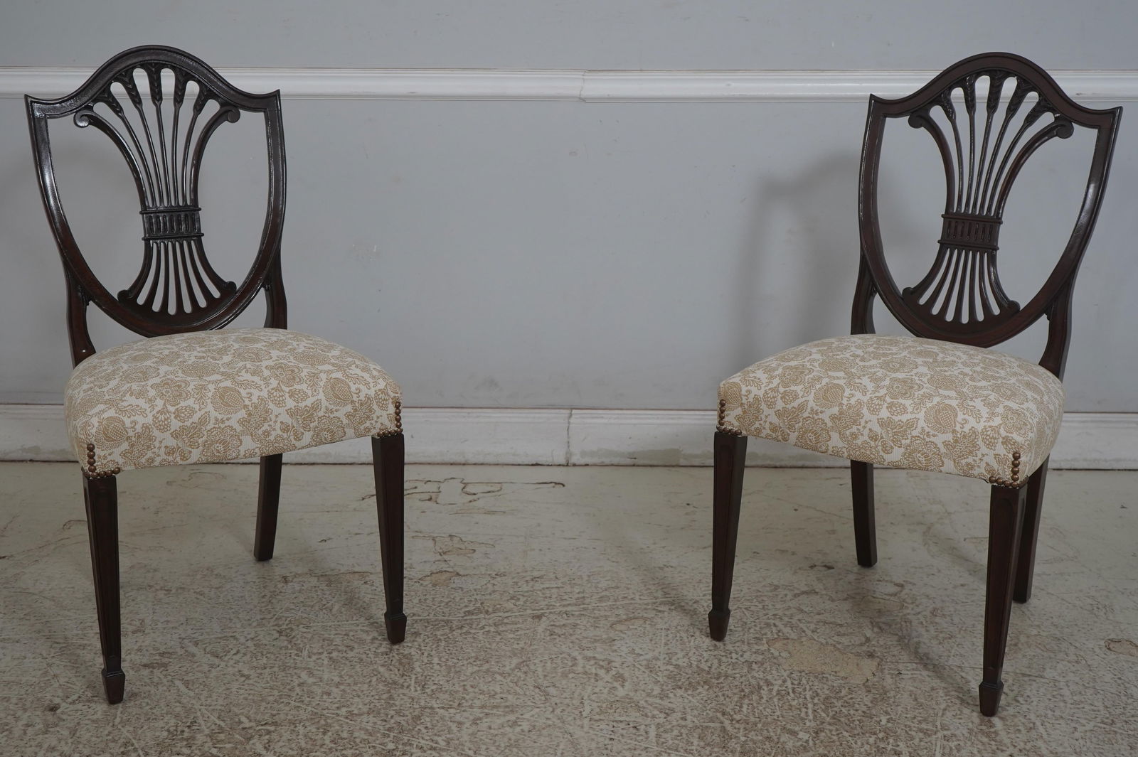 Set of 16 Stickley Carved Shield Back Mahogany Dining Chairs - 11