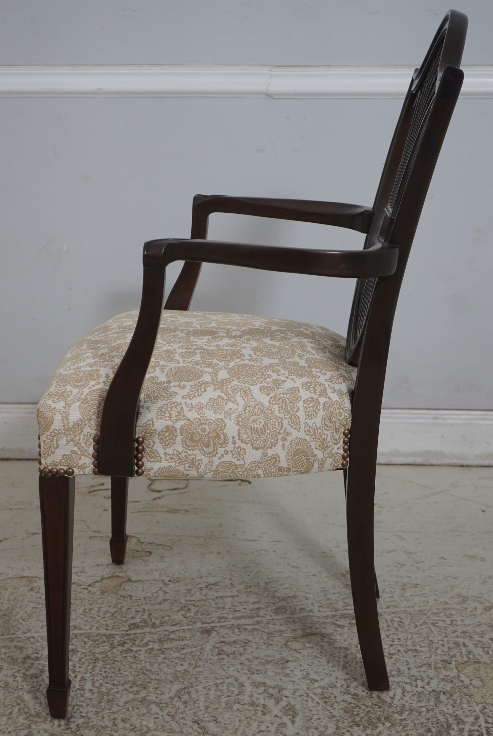 Set of 16 Stickley Carved Shield Back Mahogany Dining Chairs - 3