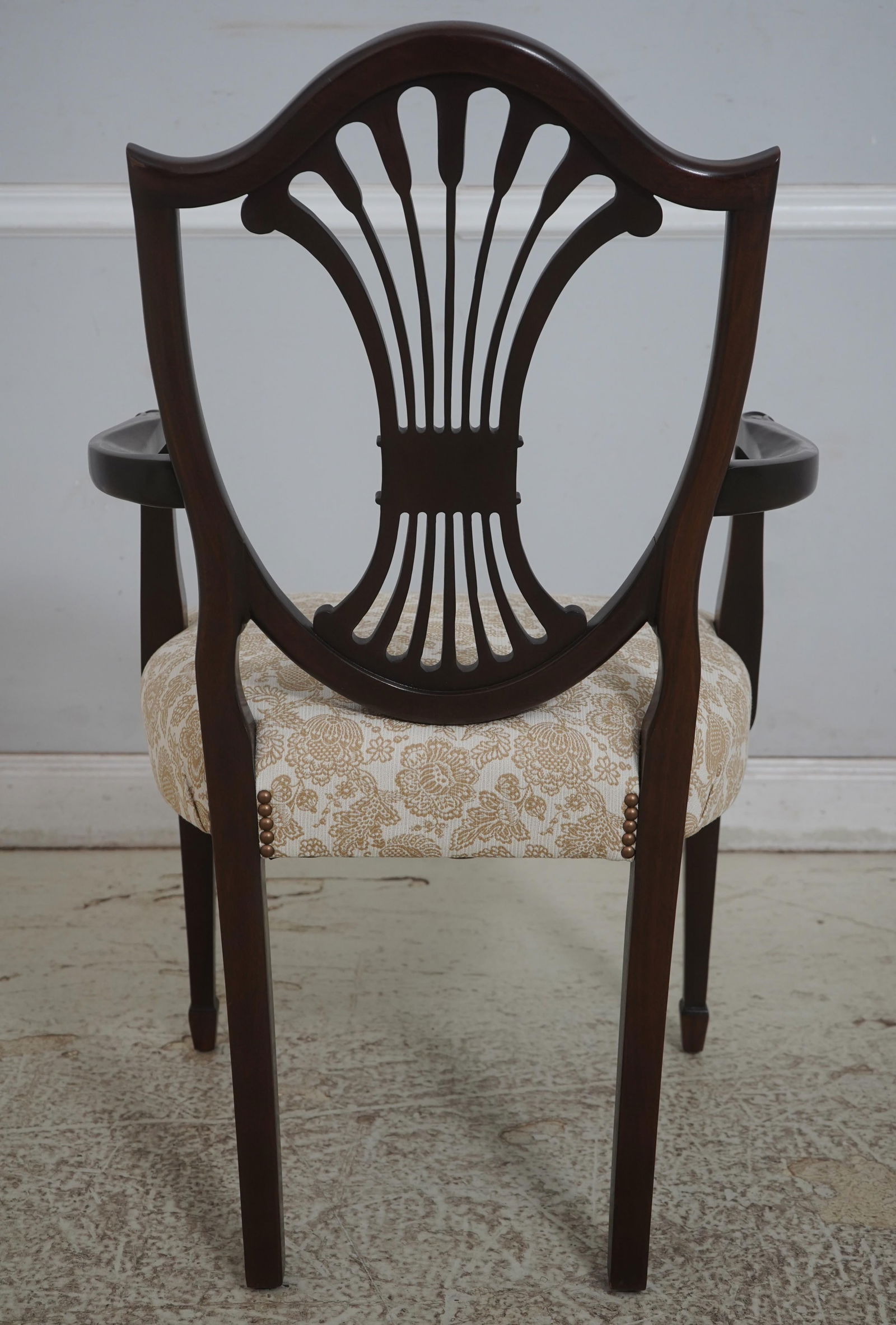 Set of 16 Stickley Carved Shield Back Mahogany Dining Chairs - 4