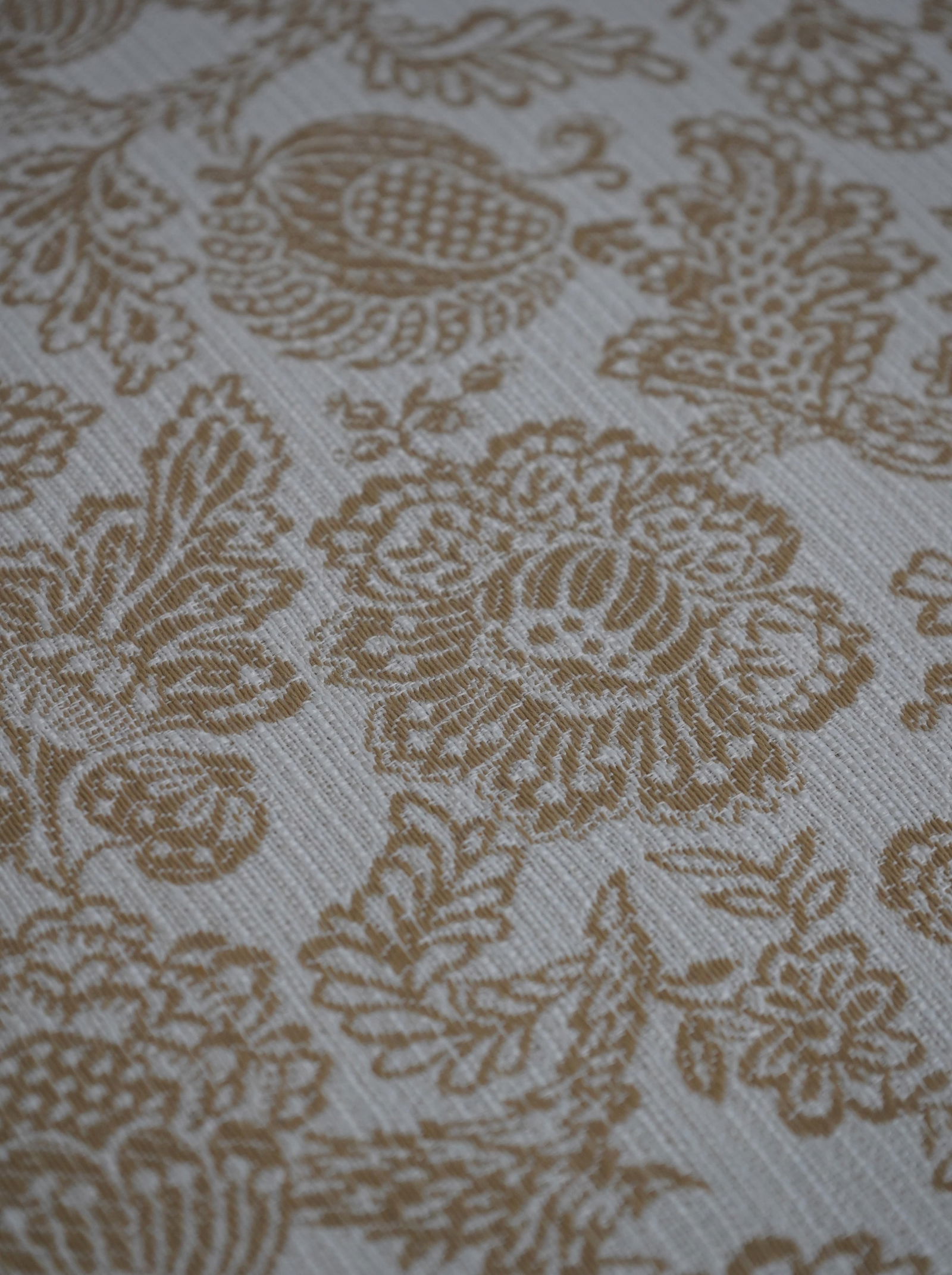 Set of 16 Stickley Carved Shield Back Mahogany Dining Chairs - 8