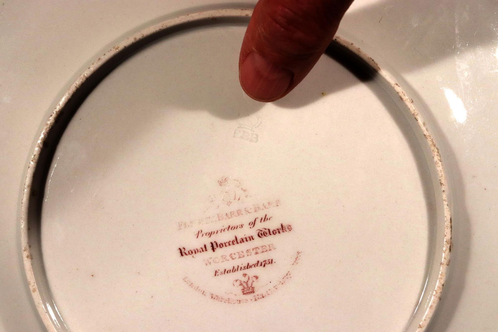 Flight, Barr & Barr Worcester Armorial Porcelain Claret-Ground Dessert Plates- A Set of Twelve - 11