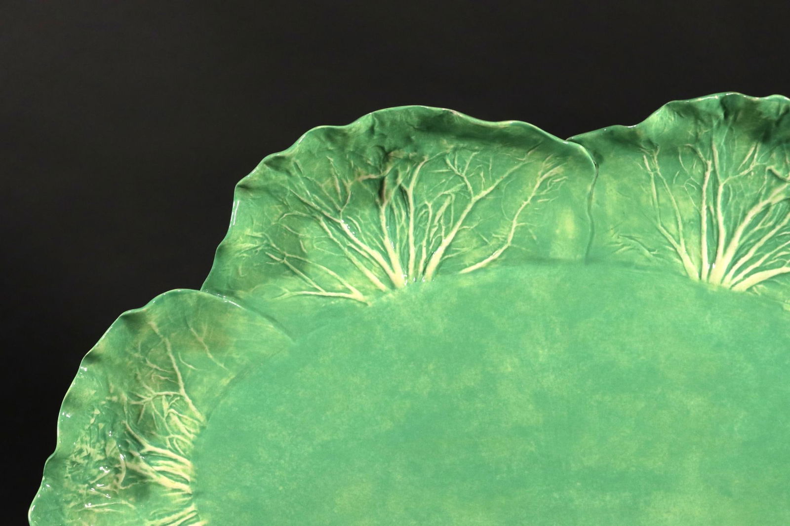 Late 20th Century Dodie Thayer Trompe l'Oeil Lettuce Ware Platter - 3
