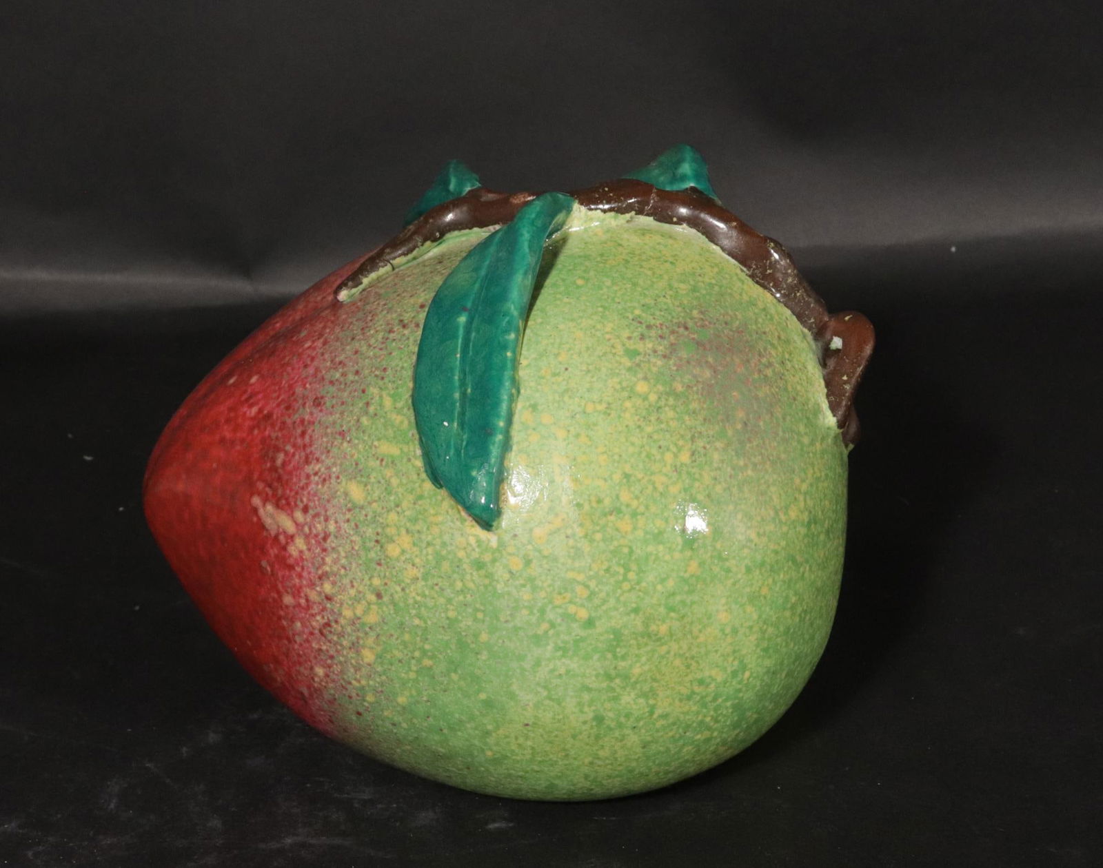 Chinese Export Trompe l'Oeil Porcelain Model of a Peach - 3