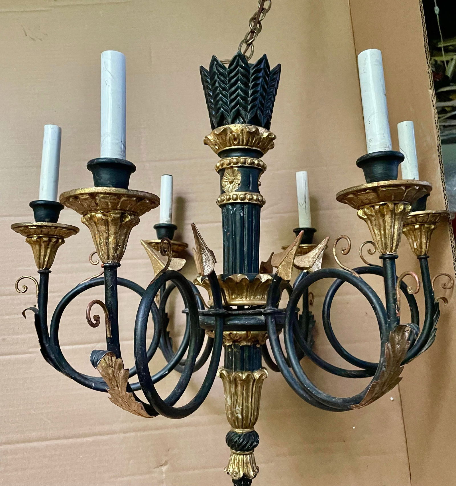 Mid 20th Century Neoclassic Arrow Italian Hand Carved Black Gold Painted Wood 6 Light Chandelier - 2