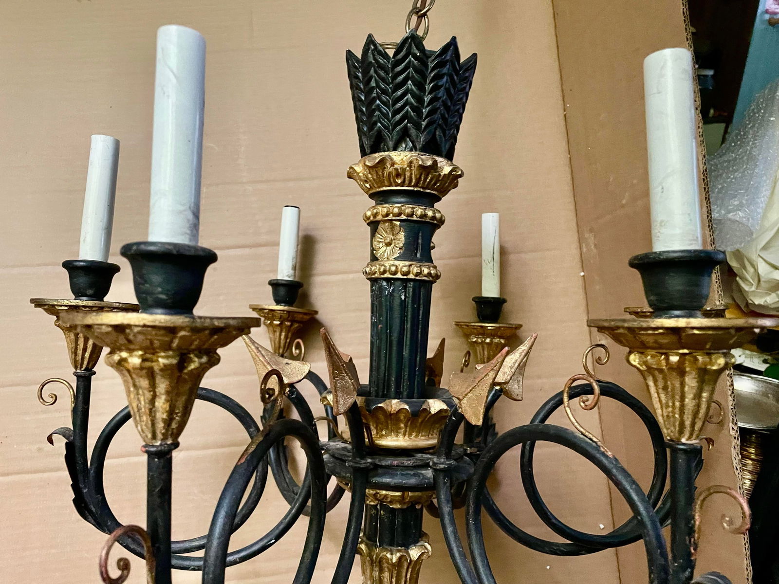 Mid 20th Century Neoclassic Arrow Italian Hand Carved Black Gold Painted Wood 6 Light Chandelier - 3