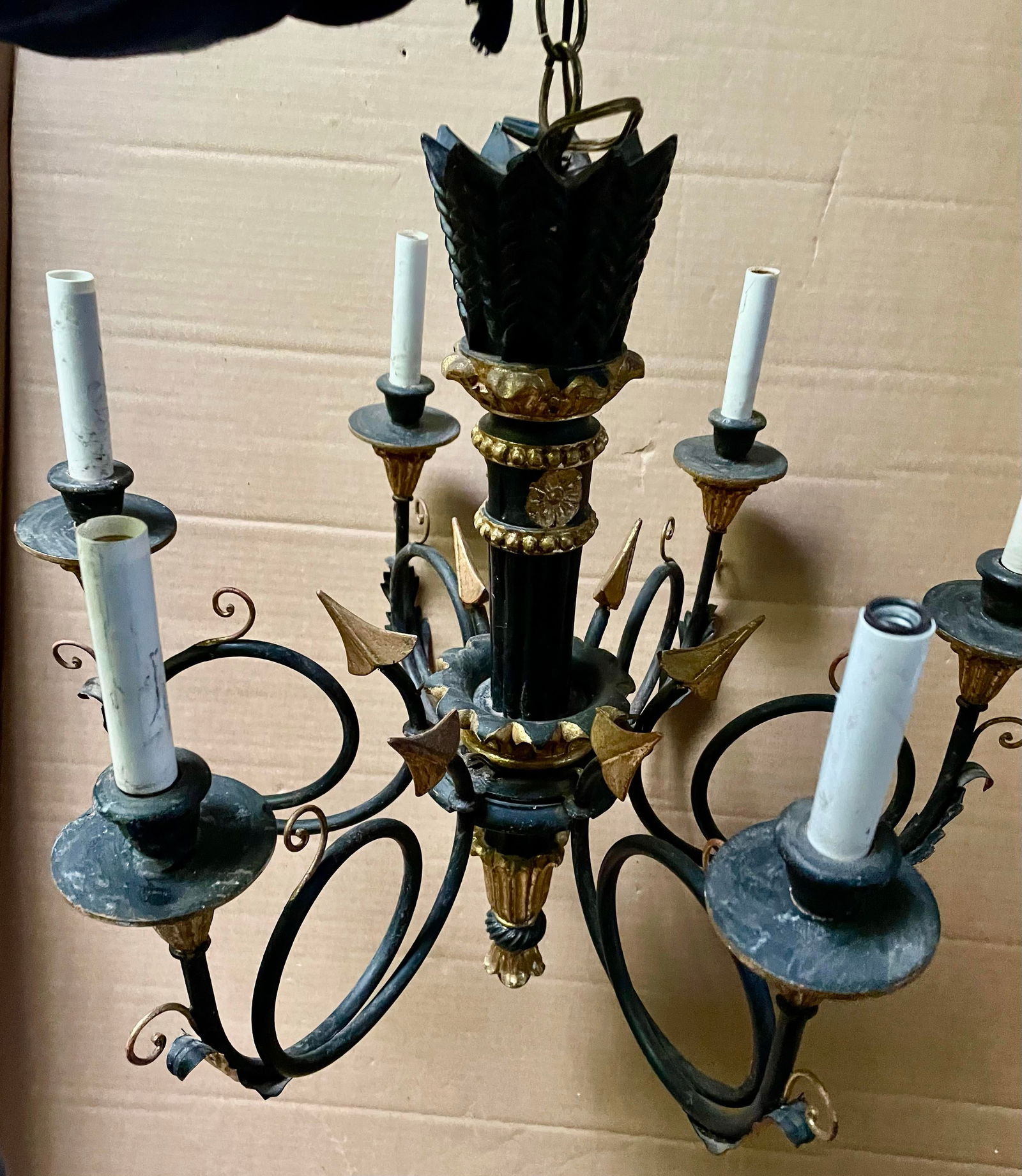 Mid 20th Century Neoclassic Arrow Italian Hand Carved Black Gold Painted Wood 6 Light Chandelier - 7