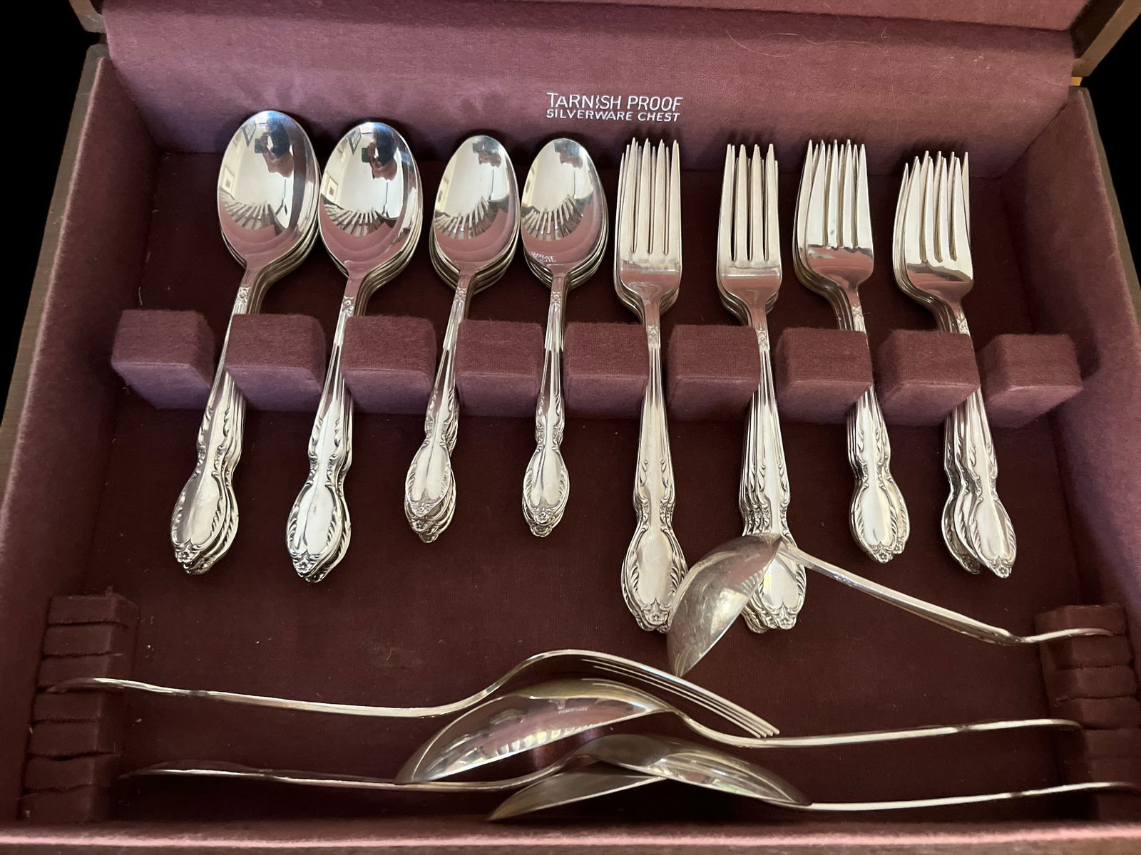 Vintage Rogers "Royal Manor" Silver Plate Flatware Service for 10 to 12 "” 62 Pieces - 4