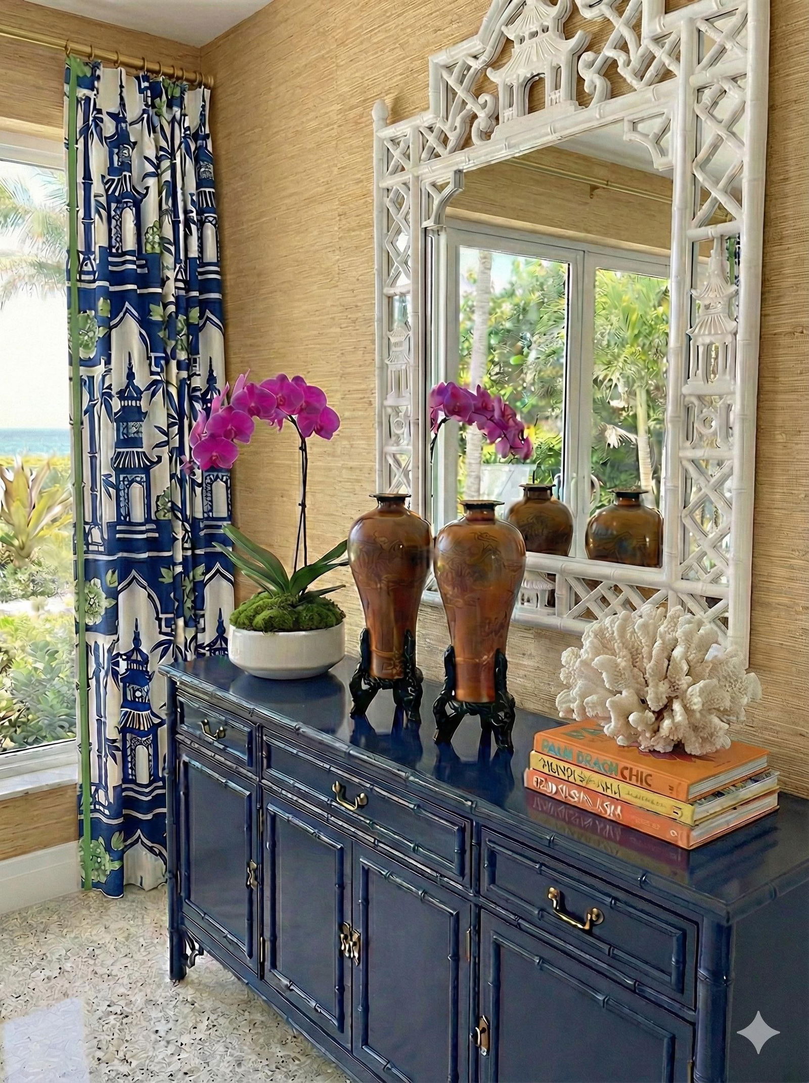 1960s Monumental "Bodiless" Lacquer Vases by Cheng Lung Chi - James Mont Style - 2