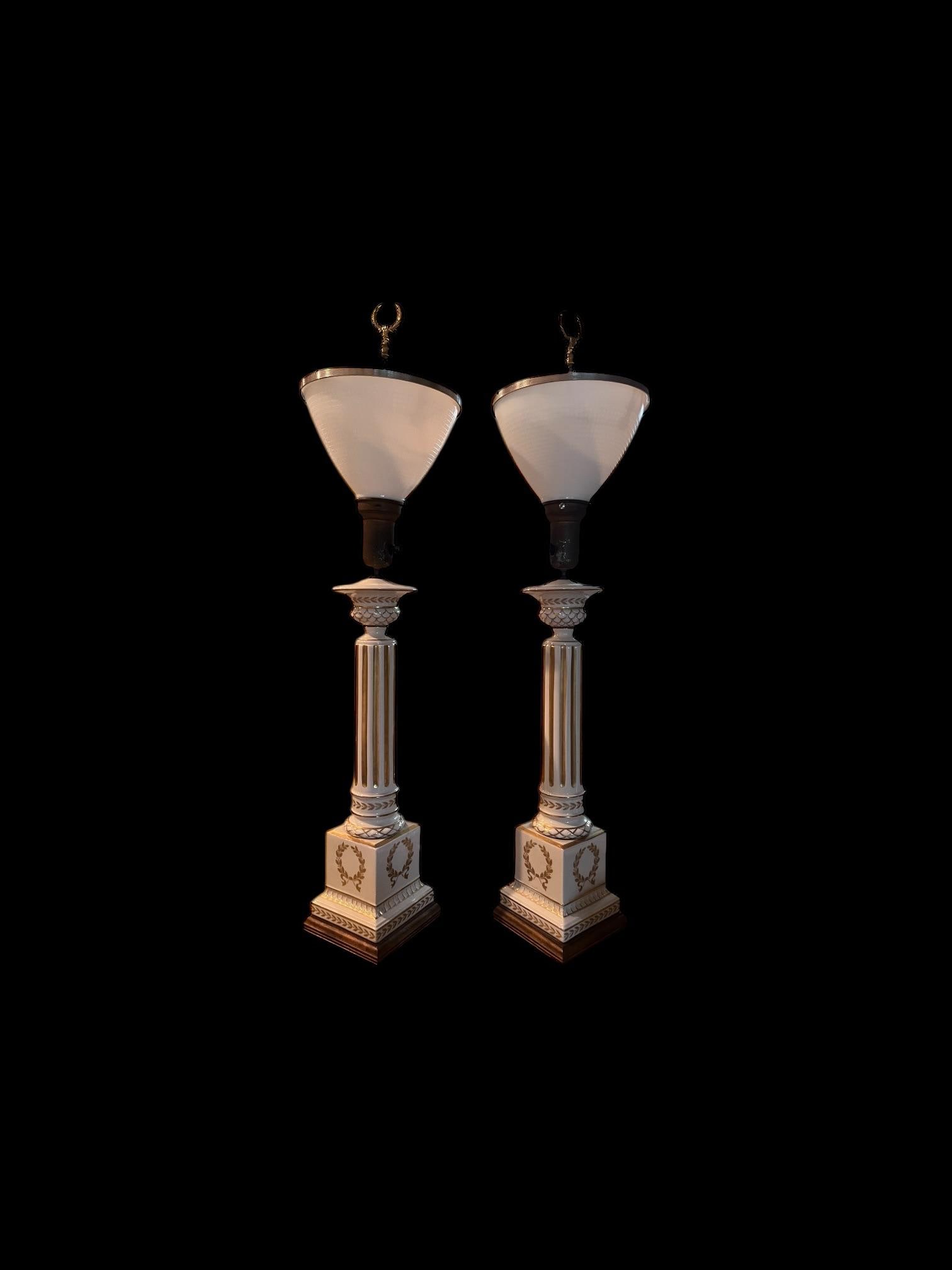 1970s Pair of Corinthian Column Lamps With Glass Shades. - 2