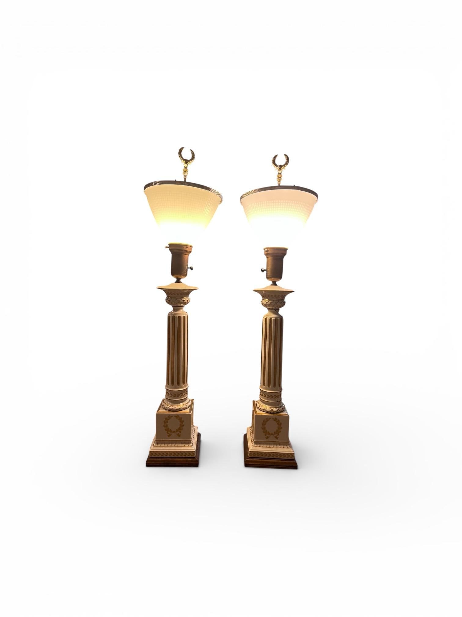 1970s Pair of Corinthian Column Lamps With Glass Shades. - 4