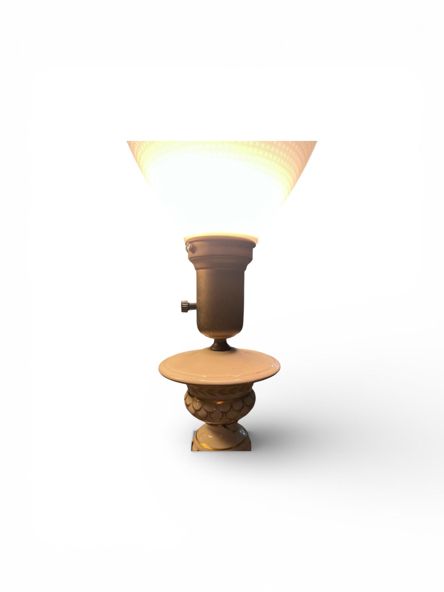 1970s Pair of Corinthian Column Lamps With Glass Shades. - 7