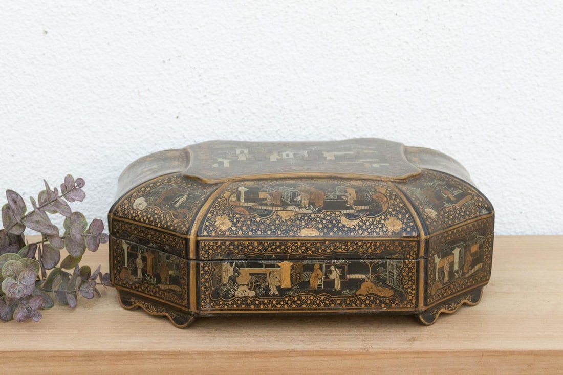 Large Vintage Black & Gold Chinoiserie Box - 2