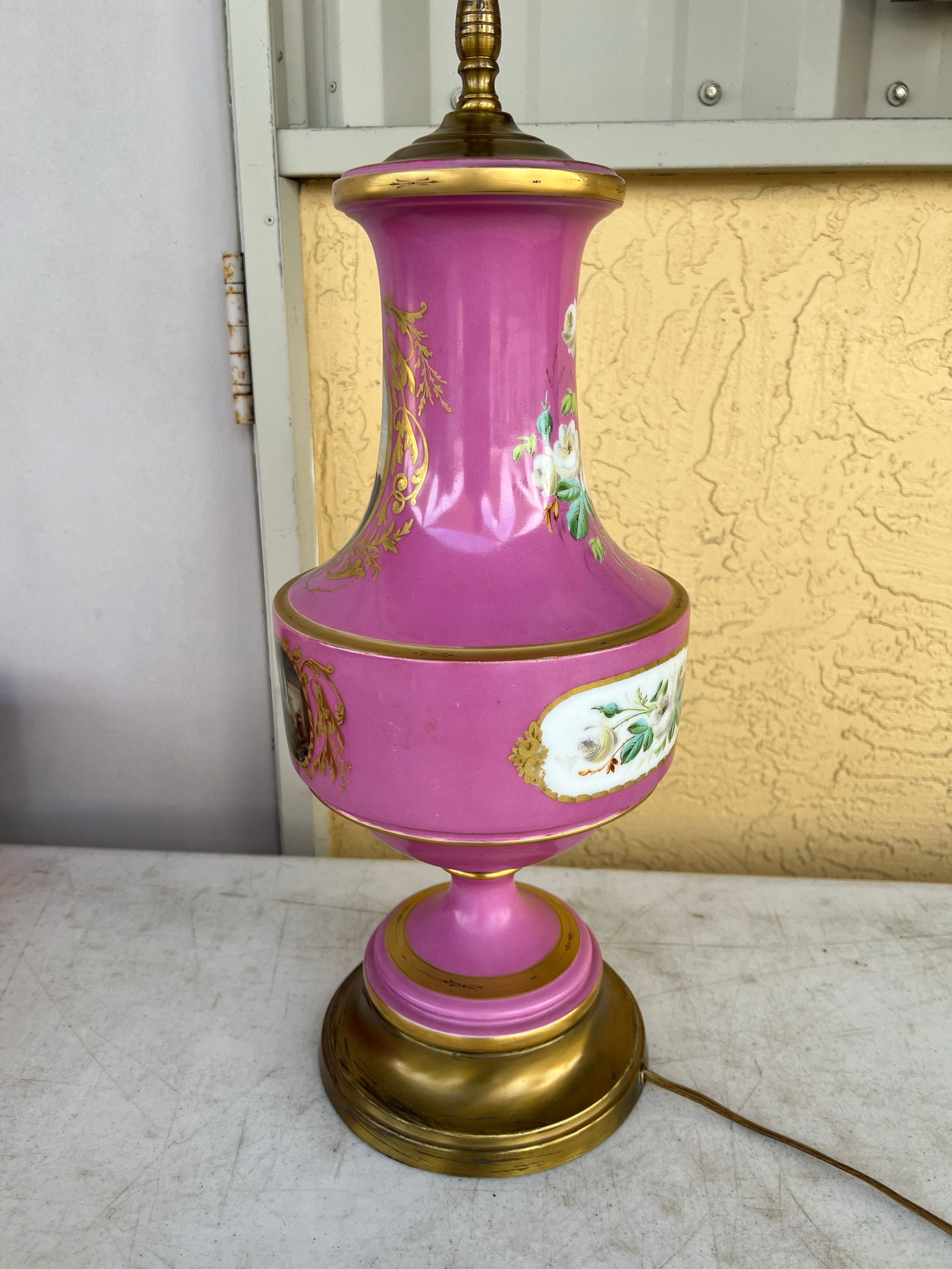 Antique Boucher Sèvres Style Table Lamp With Shade - 8