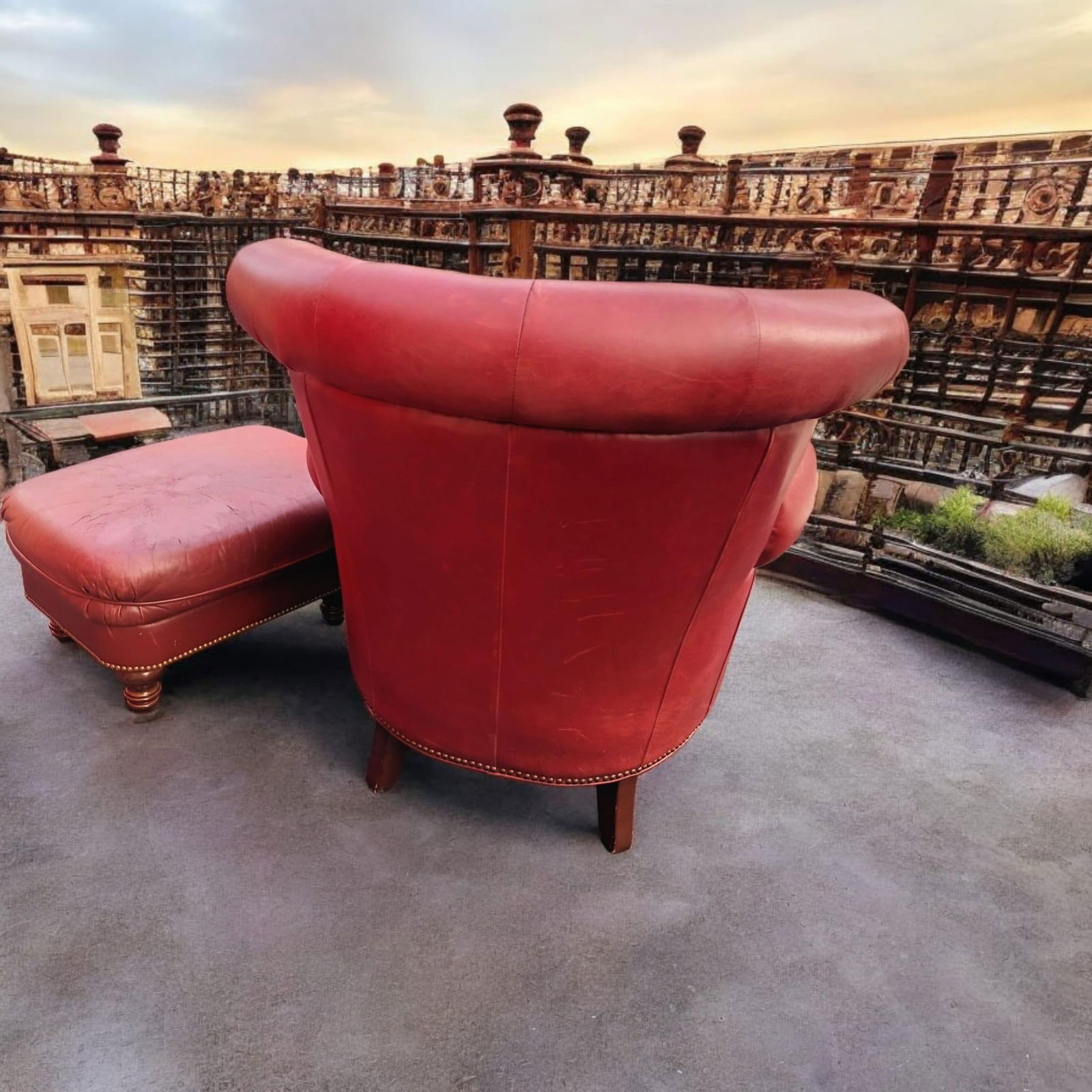 A Timeless Classic: The Vintage Chesterfield Genuine Leather Wingback Chair by Largo - 12