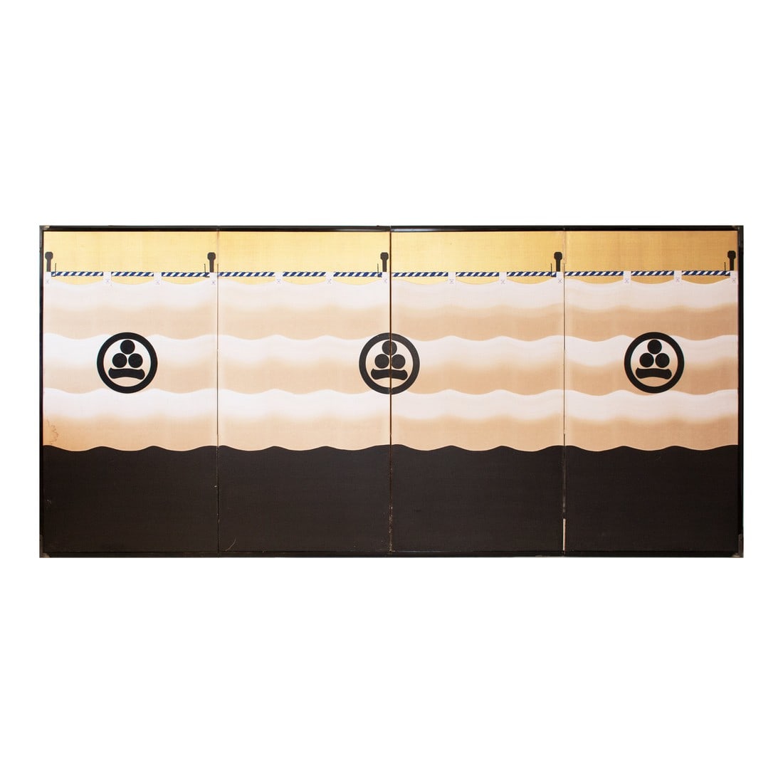 Rare Edo to Meiji Era "Watanabe Moritsuna Crest", Japanese Byobu Screen: Rare circa 1800s Painted Japanese Byobu (folding screen) depicting "Watanabe Moritsuna Crest", Busho (military commander or warrior Lord) who used this crest. This crest also was/is used by Watanabe