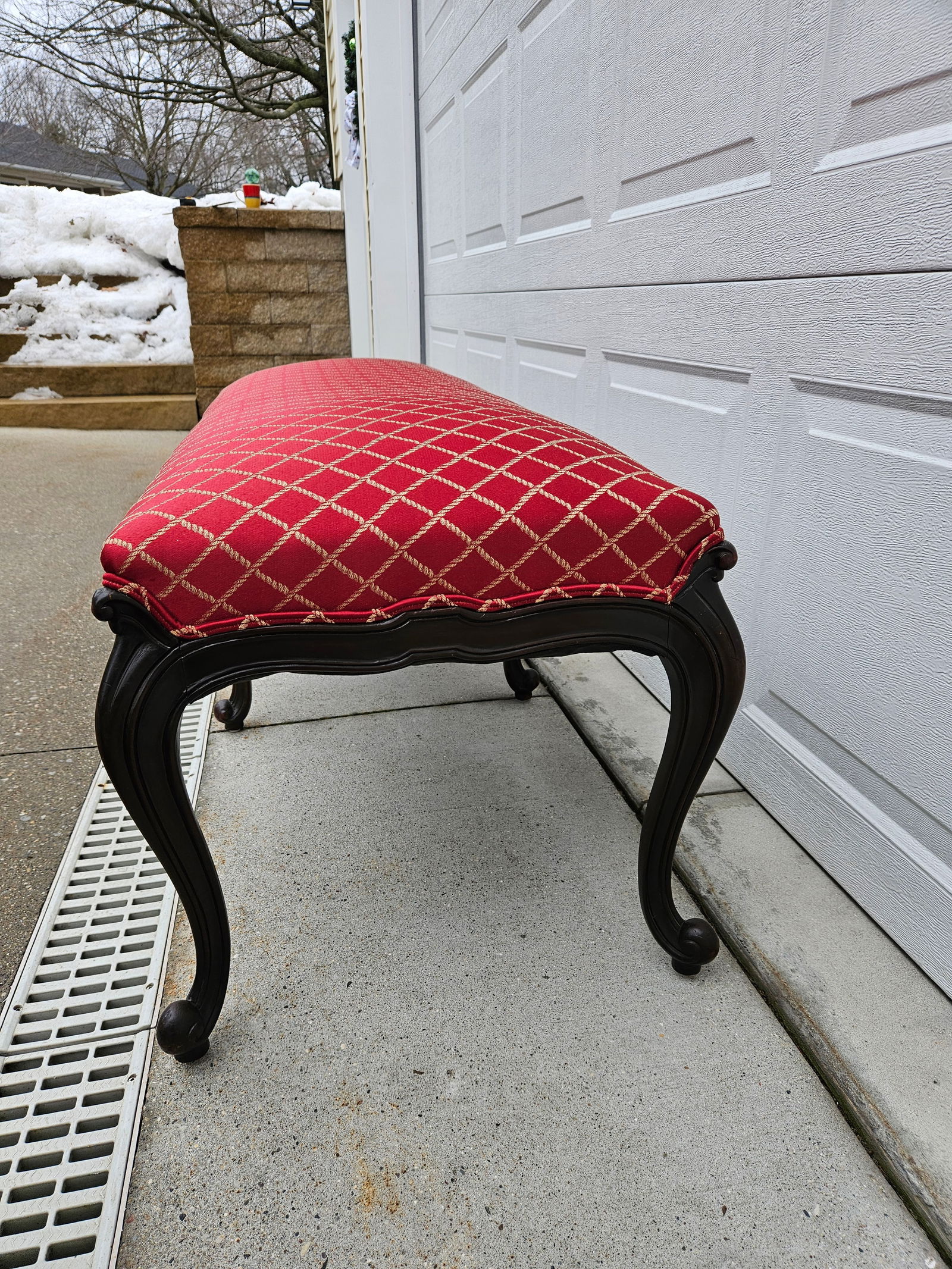 Red and Gold Upholstered Bench - 9