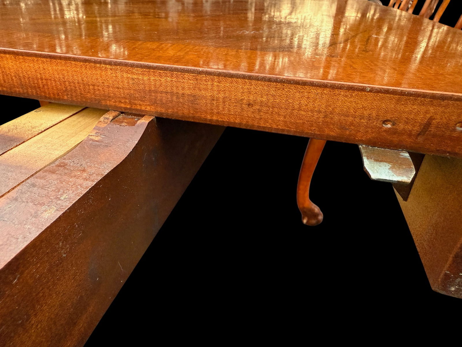 Hickory White Hampton Collection Extension Dining Table - 18