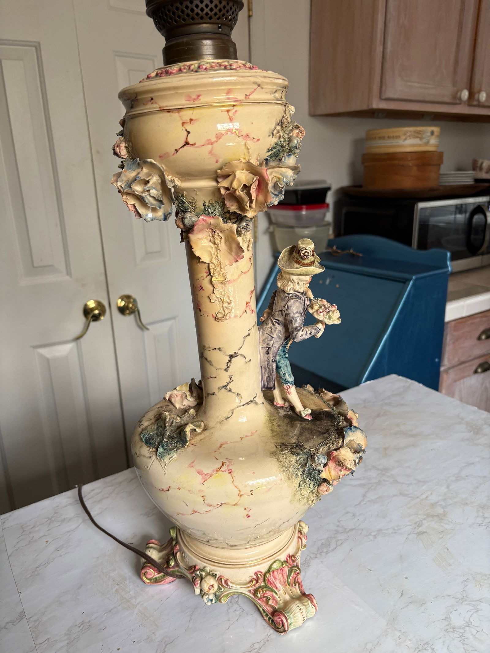 Late 19th Century Dresden Style Converted Kerosene Lamp. One Working Lamp. - 7