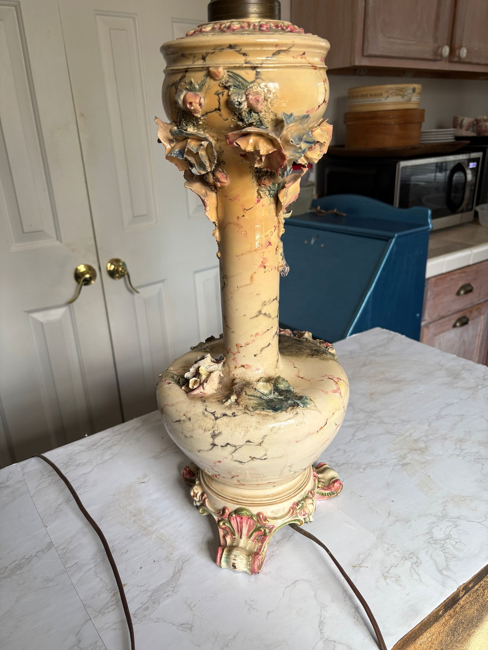 Late 19th Century Dresden Style Converted Kerosene Lamp. One Working Lamp. - 8