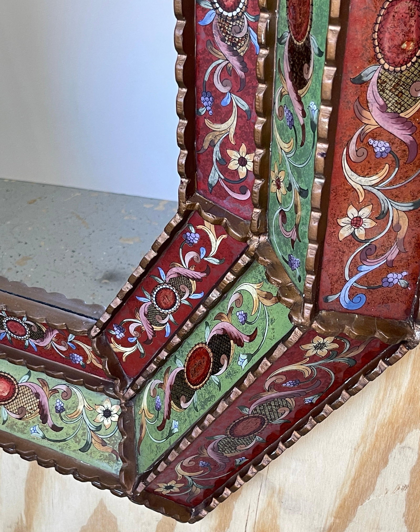 Spanish Colonial Style Giltwood and Verre Églomisé Mirror - 15