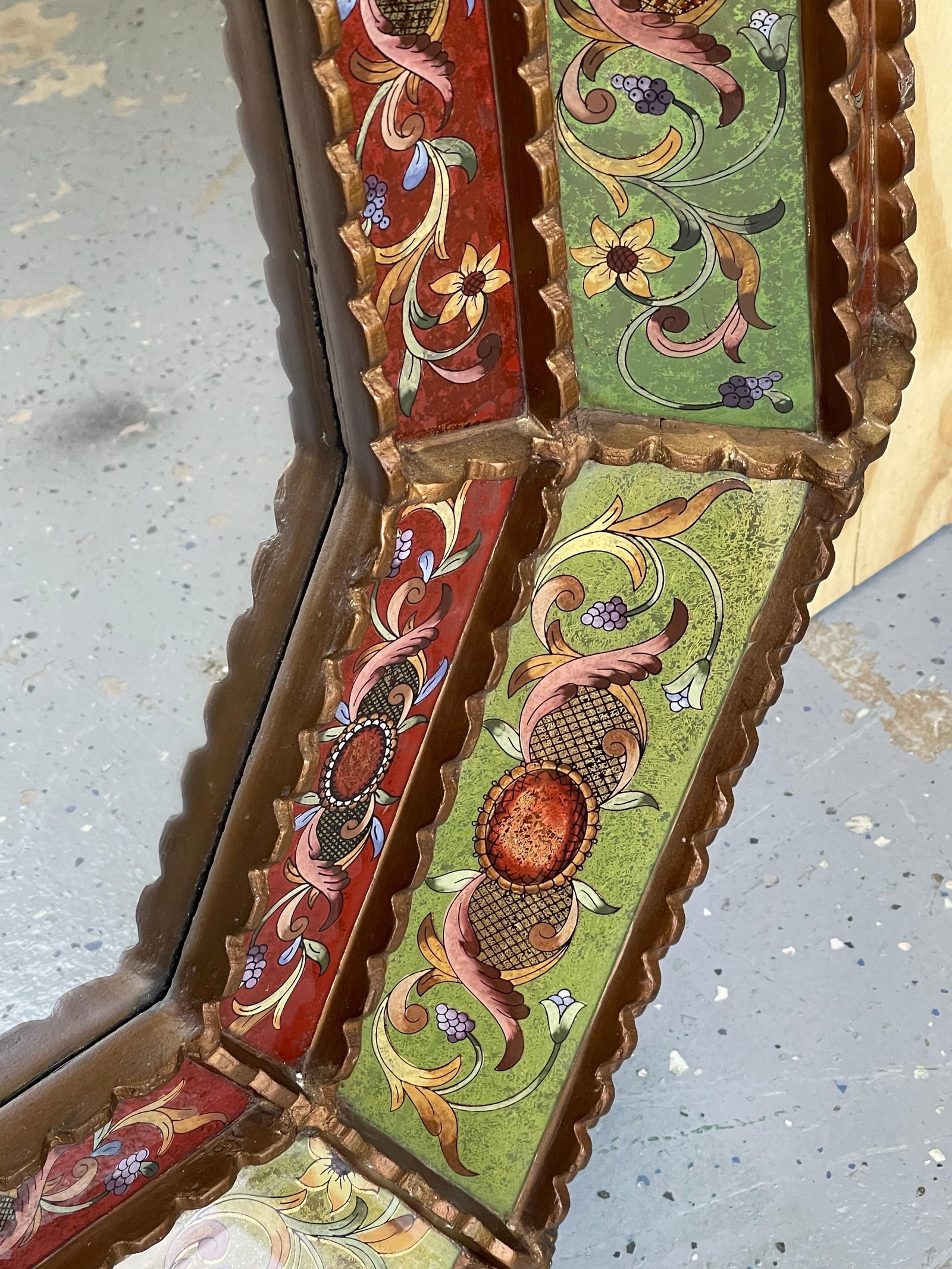 Spanish Colonial Style Giltwood and Verre Églomisé Mirror - 17