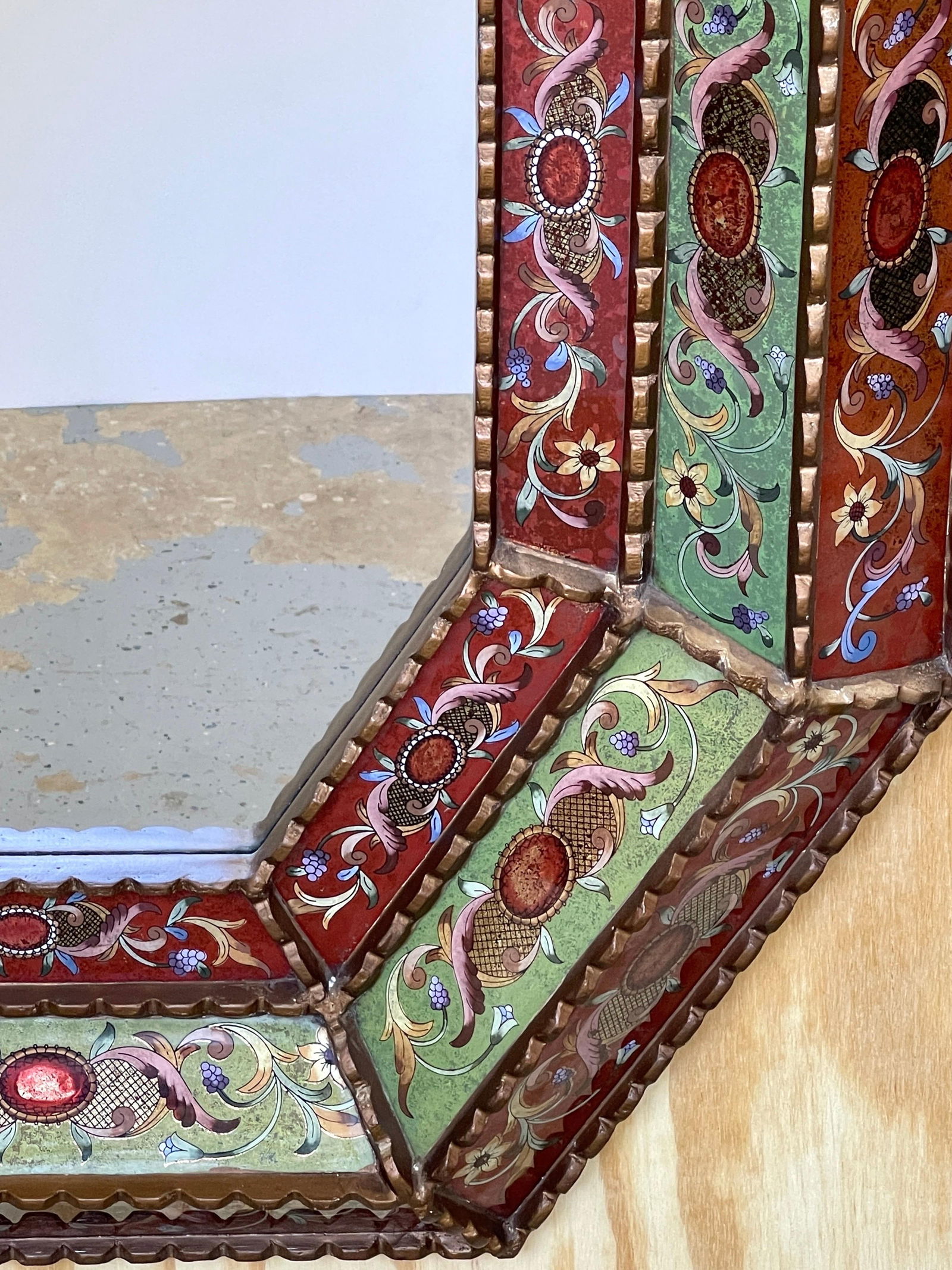 Spanish Colonial Style Giltwood and Verre Églomisé Mirror - 3