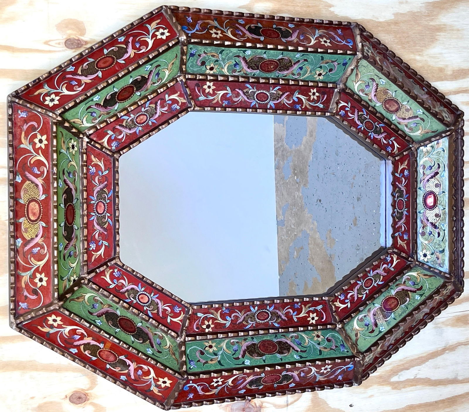 Spanish Colonial Style Giltwood and Verre Églomisé Mirror - 4