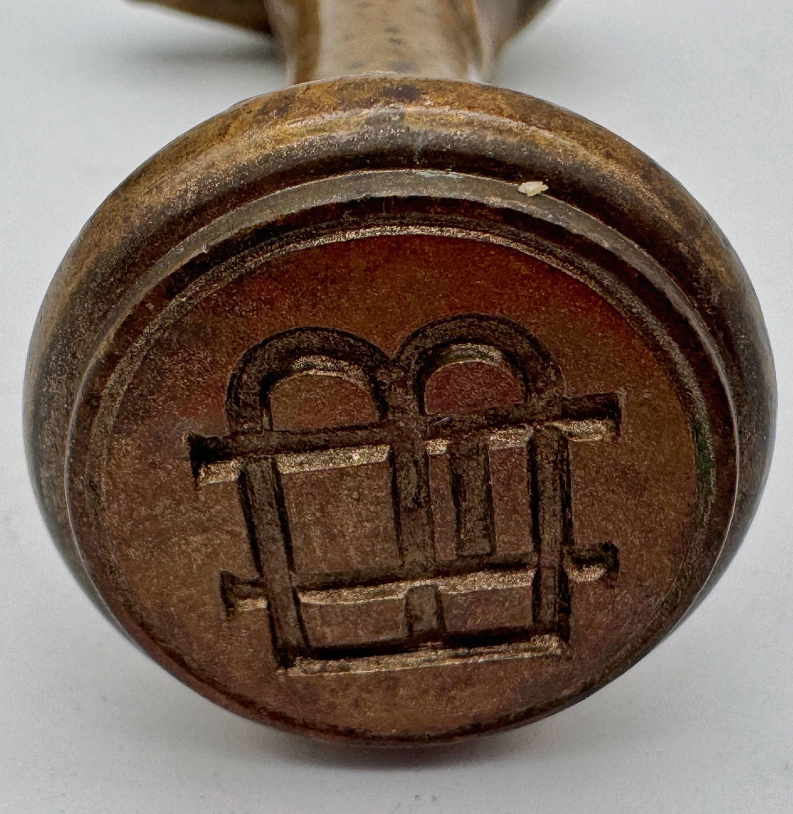 English Arts & Crafts Bronze Seal, Cat & Mouse Motif, circa 1900–1930 - 5