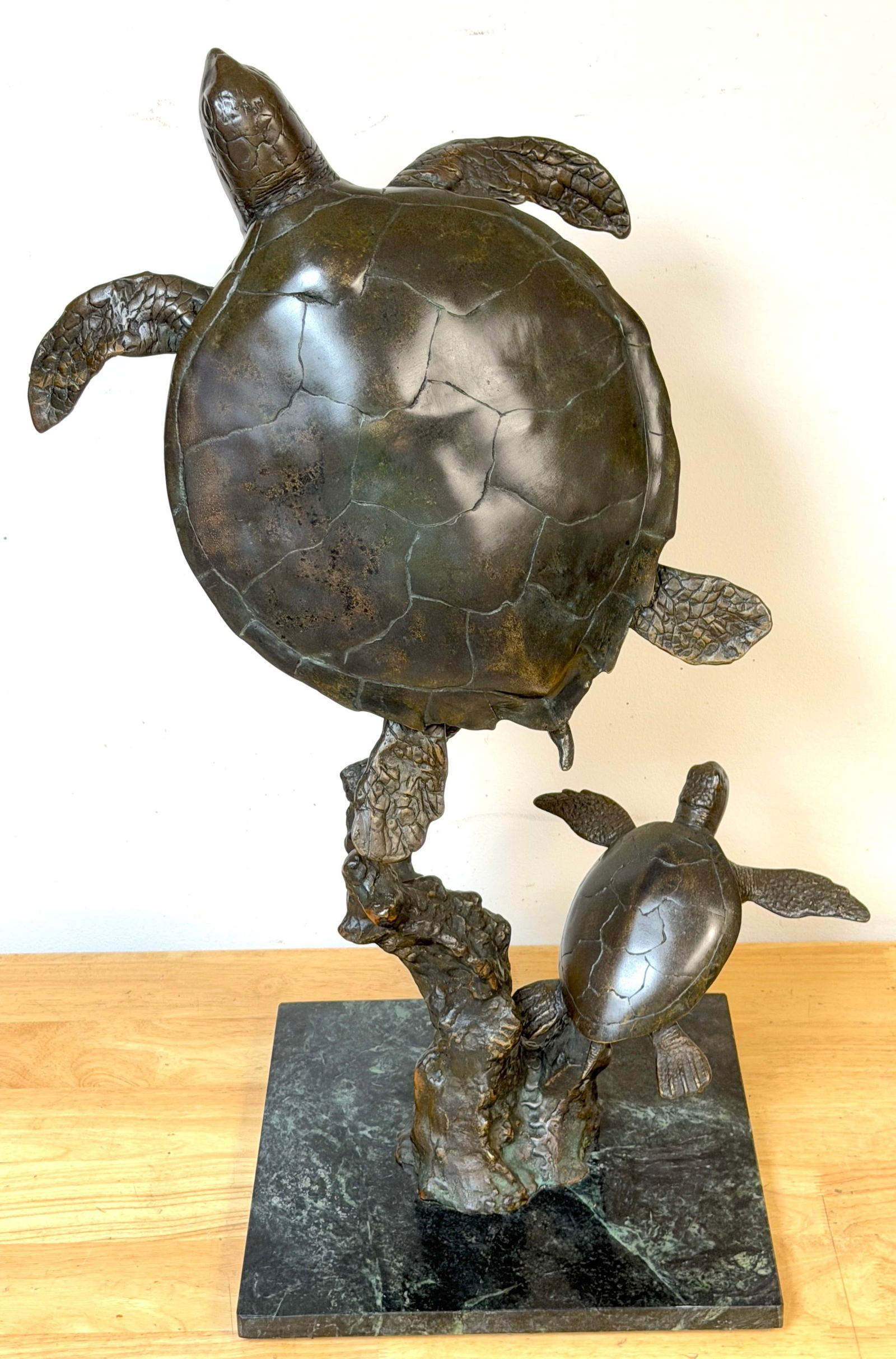Monumental Bronze Sea Turtle Sculpture on Marble Base, Late 20th Century - 11
