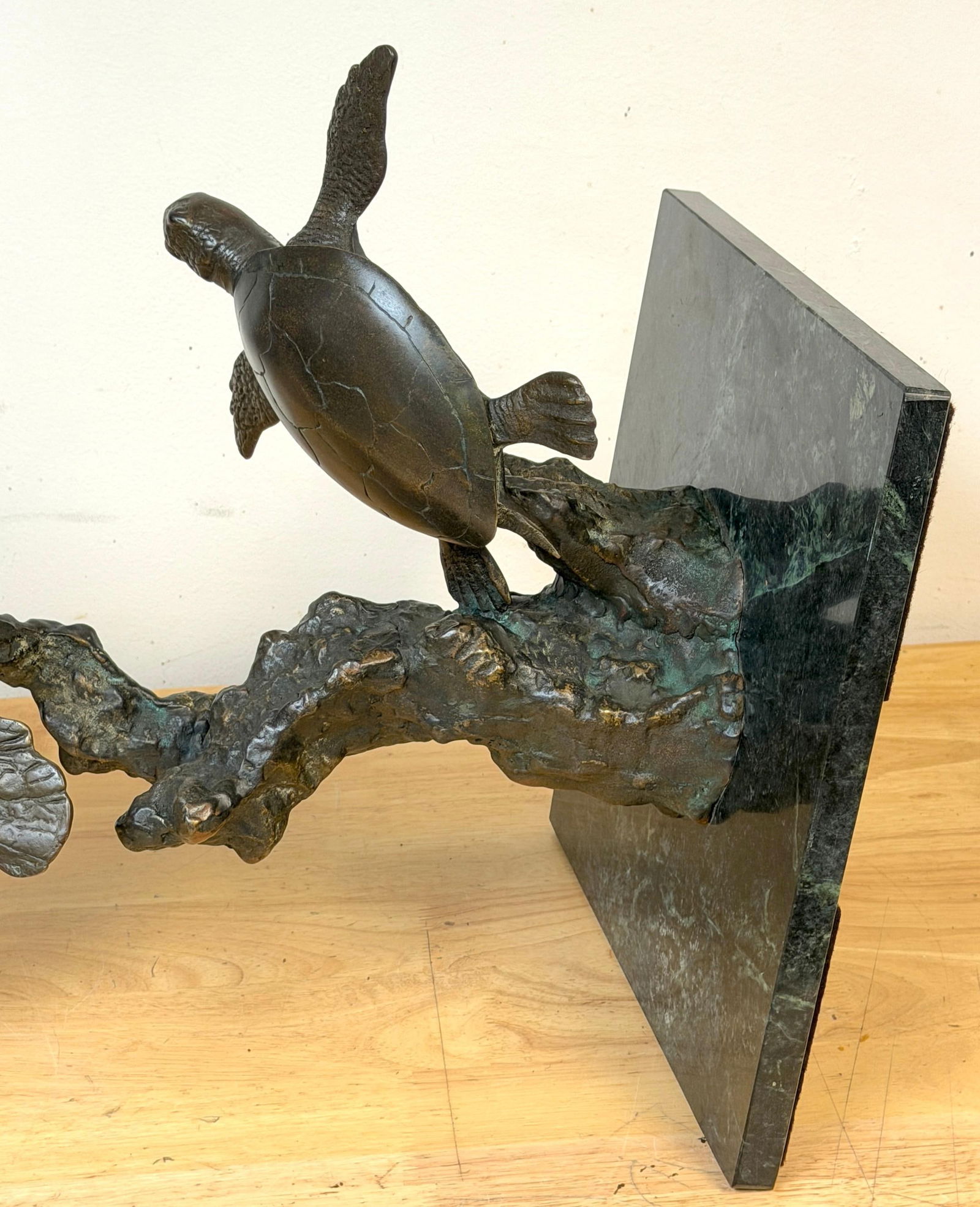 Monumental Bronze Sea Turtle Sculpture on Marble Base, Late 20th Century - 9