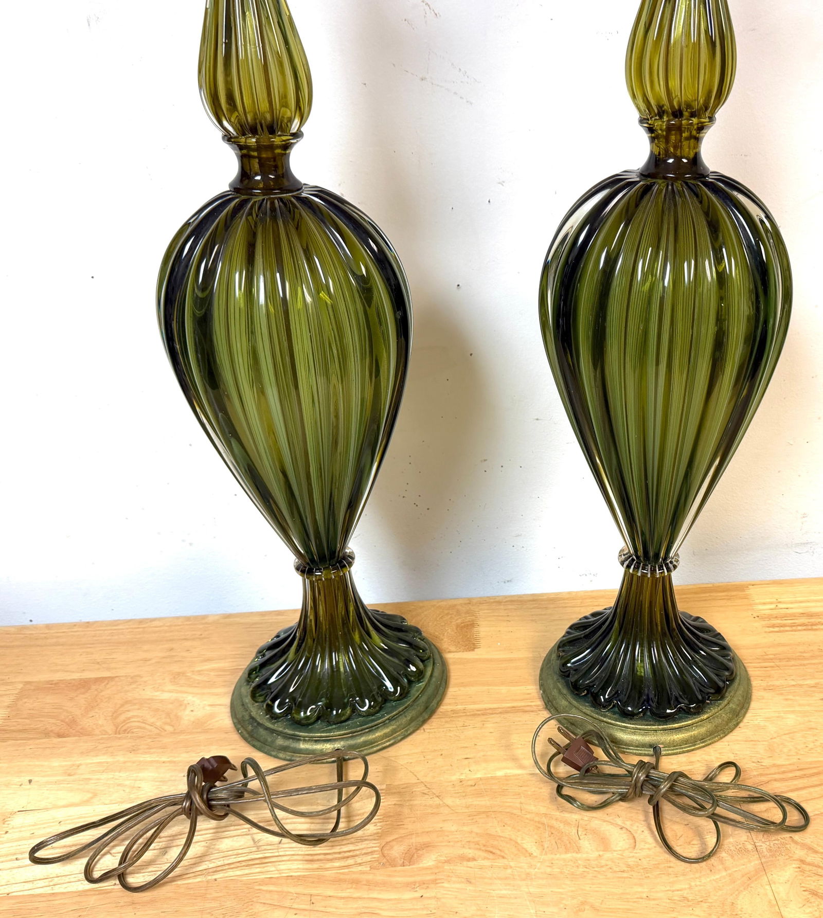 Pair of Barovier & Toso Ribbed Olive Verde Murano Glass Lamps, Circa 1955-1965 - 10