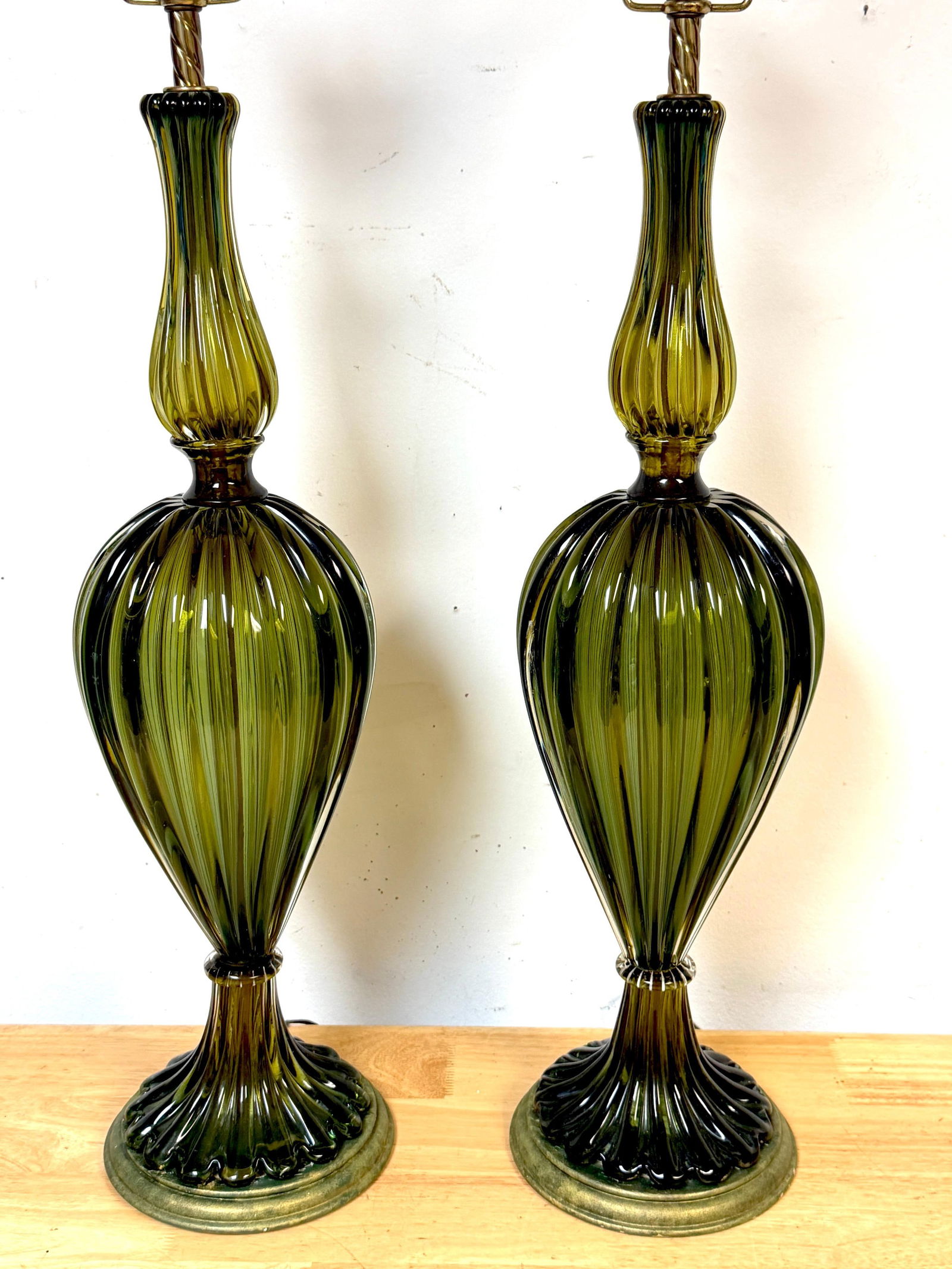 Pair of Barovier & Toso Ribbed Olive Verde Murano Glass Lamps, Circa 1955-1965 - 5