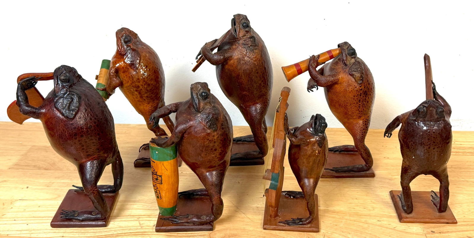 Mid-20th C. Mexican Hand-Carved Seven-Piece Frog Orchestra, with Carlos Campos - 11