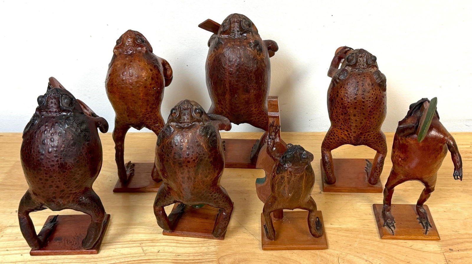 Mid-20th C. Mexican Hand-Carved Seven-Piece Frog Orchestra, with Carlos Campos - 12