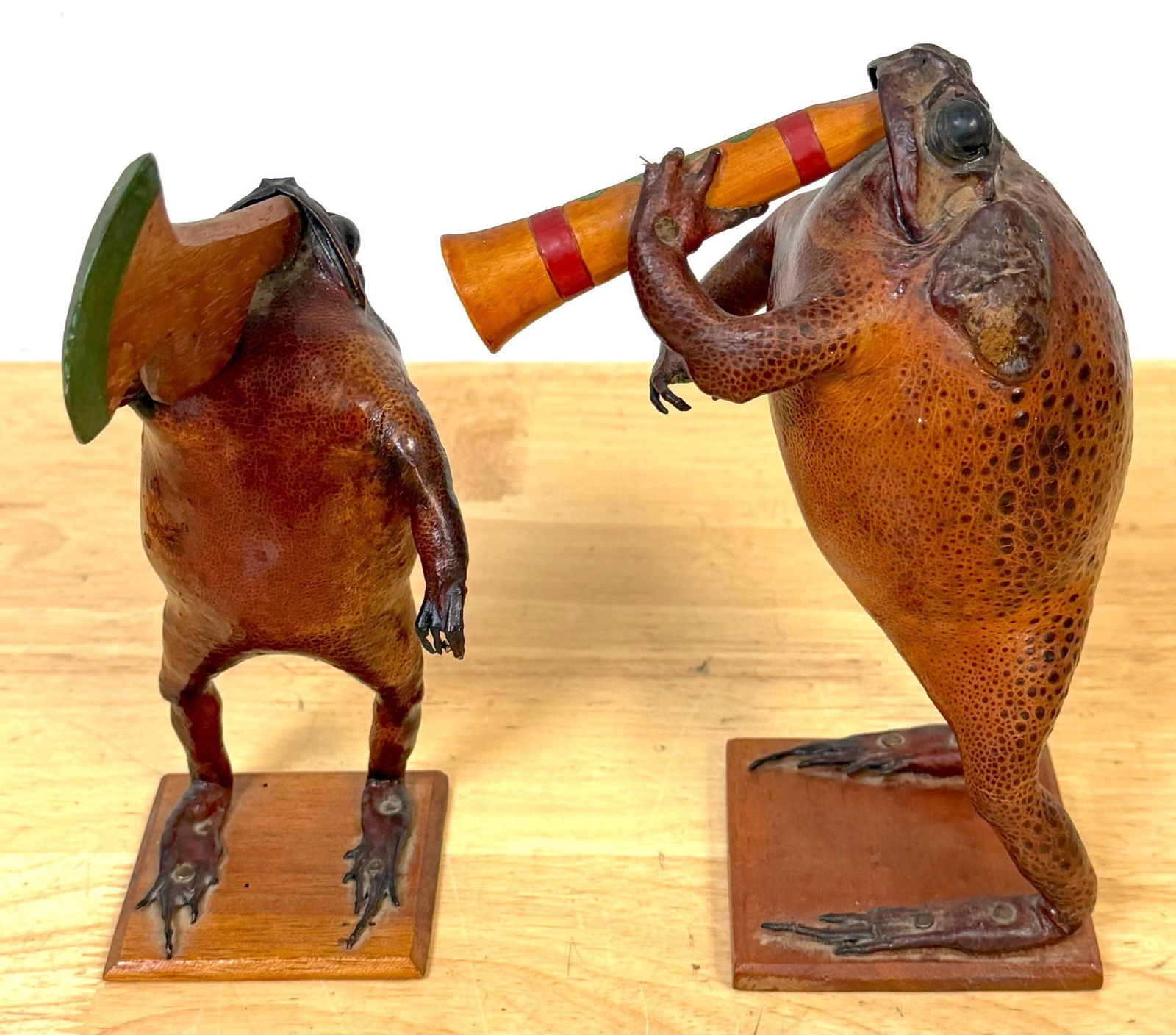 Mid-20th C. Mexican Hand-Carved Seven-Piece Frog Orchestra, with Carlos Campos - 3