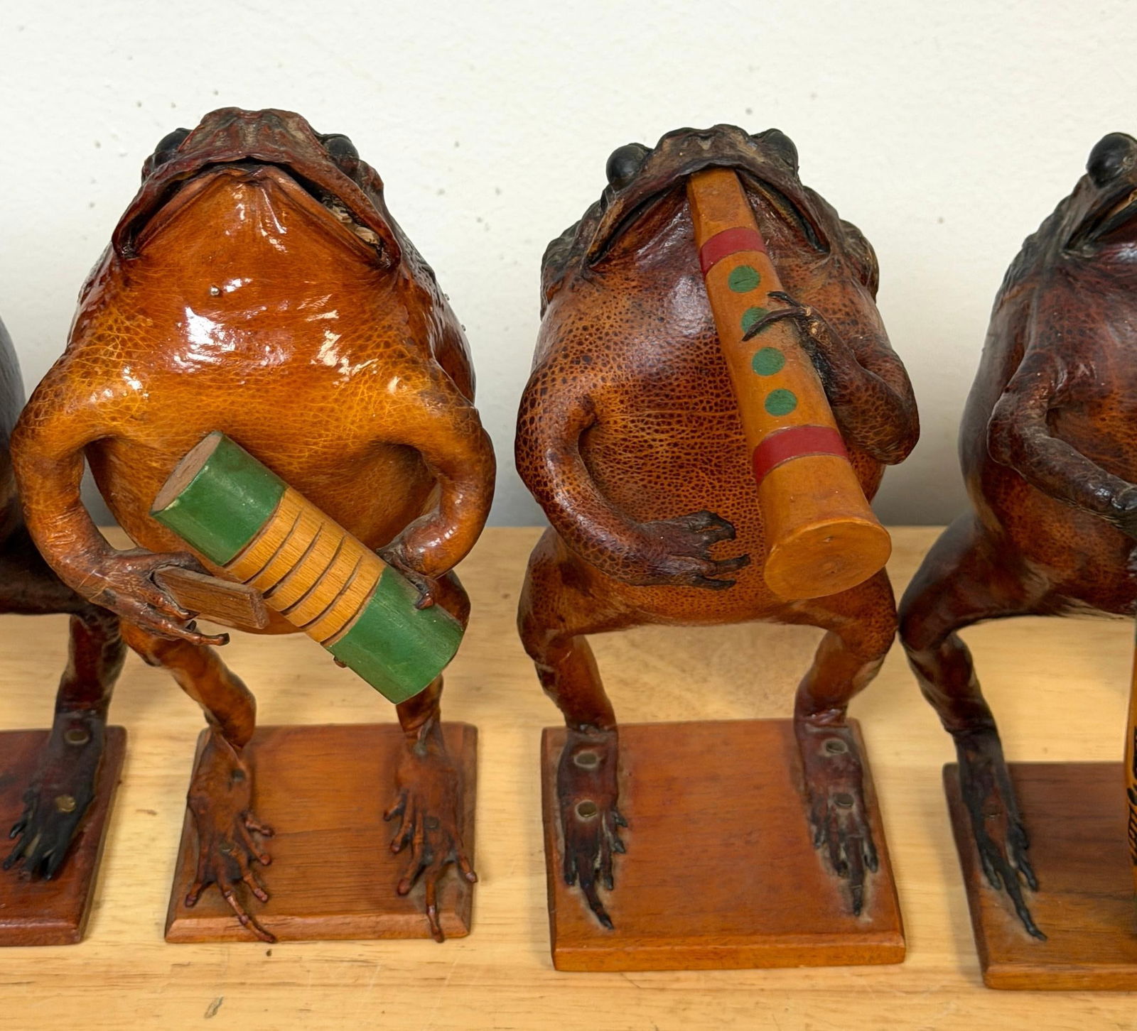 Mid-20th C. Mexican Hand-Carved Seven-Piece Frog Orchestra, with Carlos Campos - 6