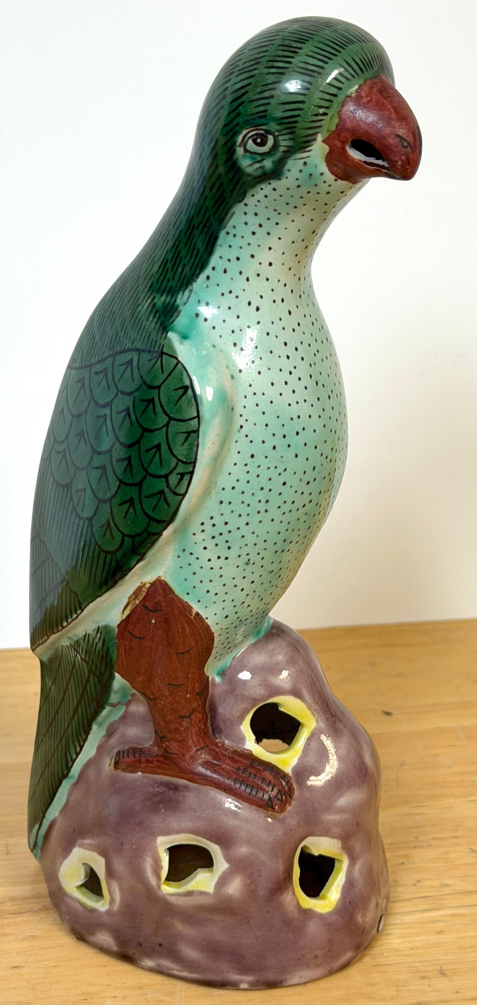 Pair 20th Century Chinese Export Famille Verte Porcelain Parrots, Kangxi Style - 17