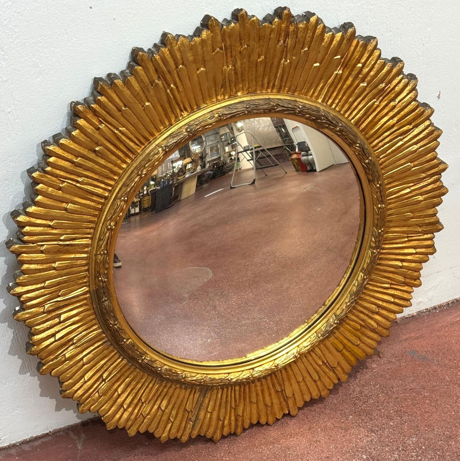 Mid-Century Italian Carved Giltwood Sunburst Mirror with Convex Glass, C. 1950s - 7