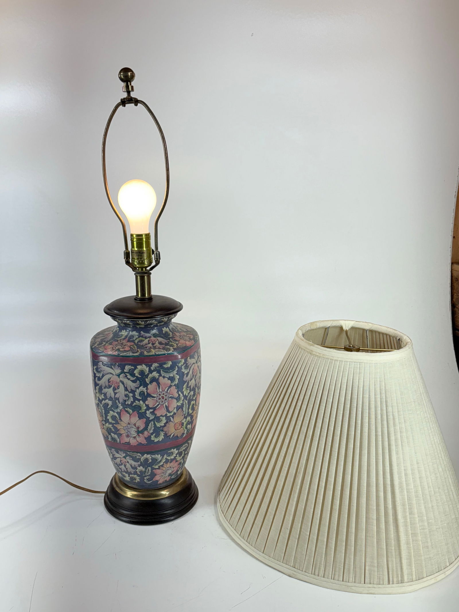 Vintage Frederick Cooper Hand Painted Floral Chinoiserie Lamp, With: Original F. C. Shade. - 2