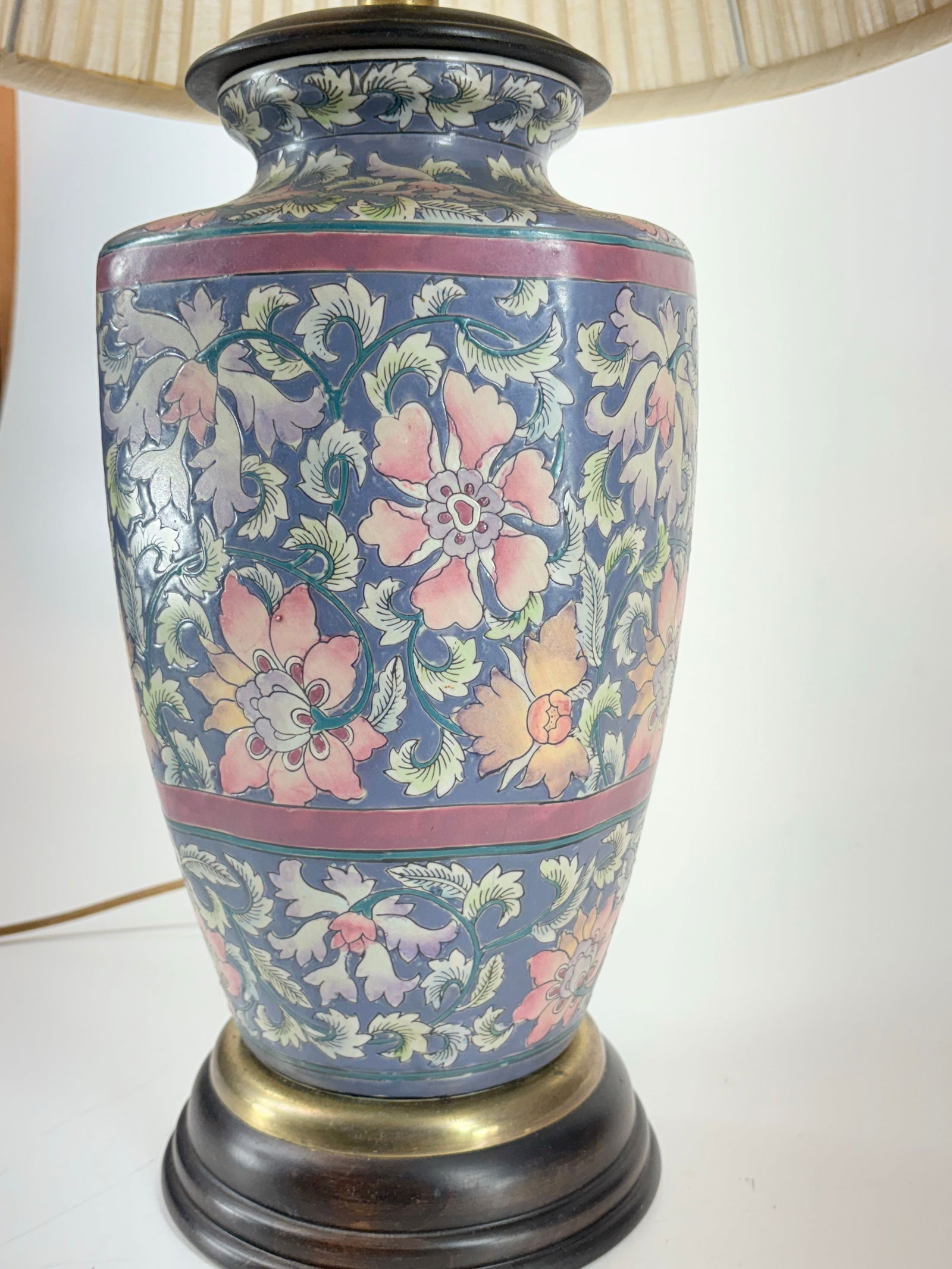 Vintage Frederick Cooper Hand Painted Floral Chinoiserie Lamp, With: Original F. C. Shade. - 4