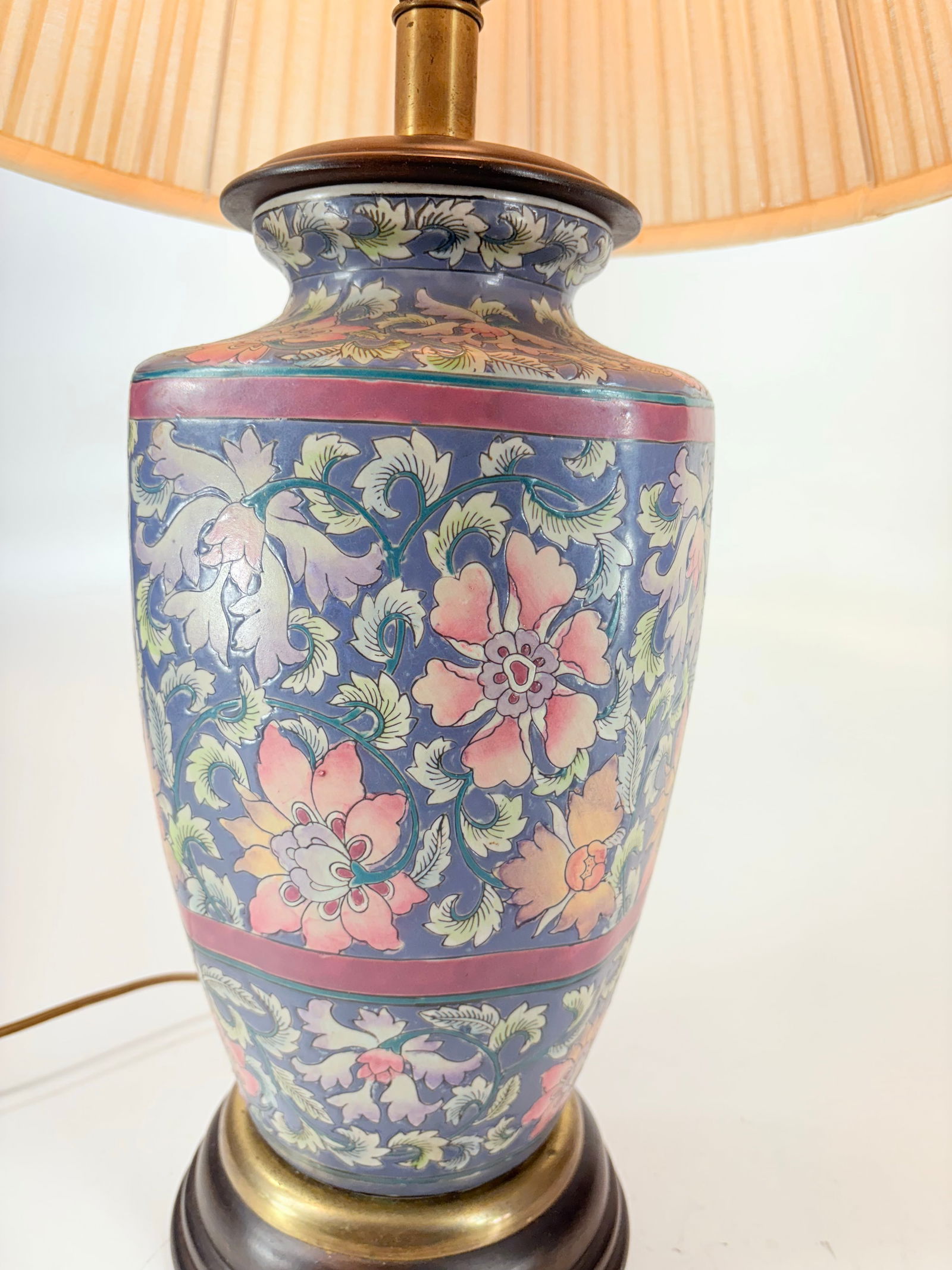 Vintage Frederick Cooper Hand Painted Floral Chinoiserie Lamp, With: Original F. C. Shade. - 8