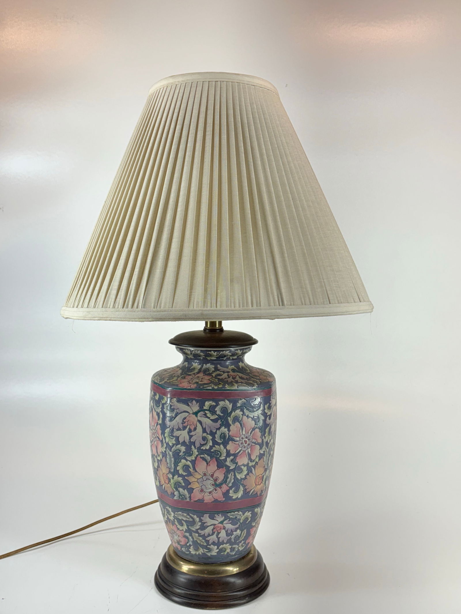 Vintage Frederick Cooper Hand Painted Floral Chinoiserie Lamp, With: Original F. C. Shade. - 9