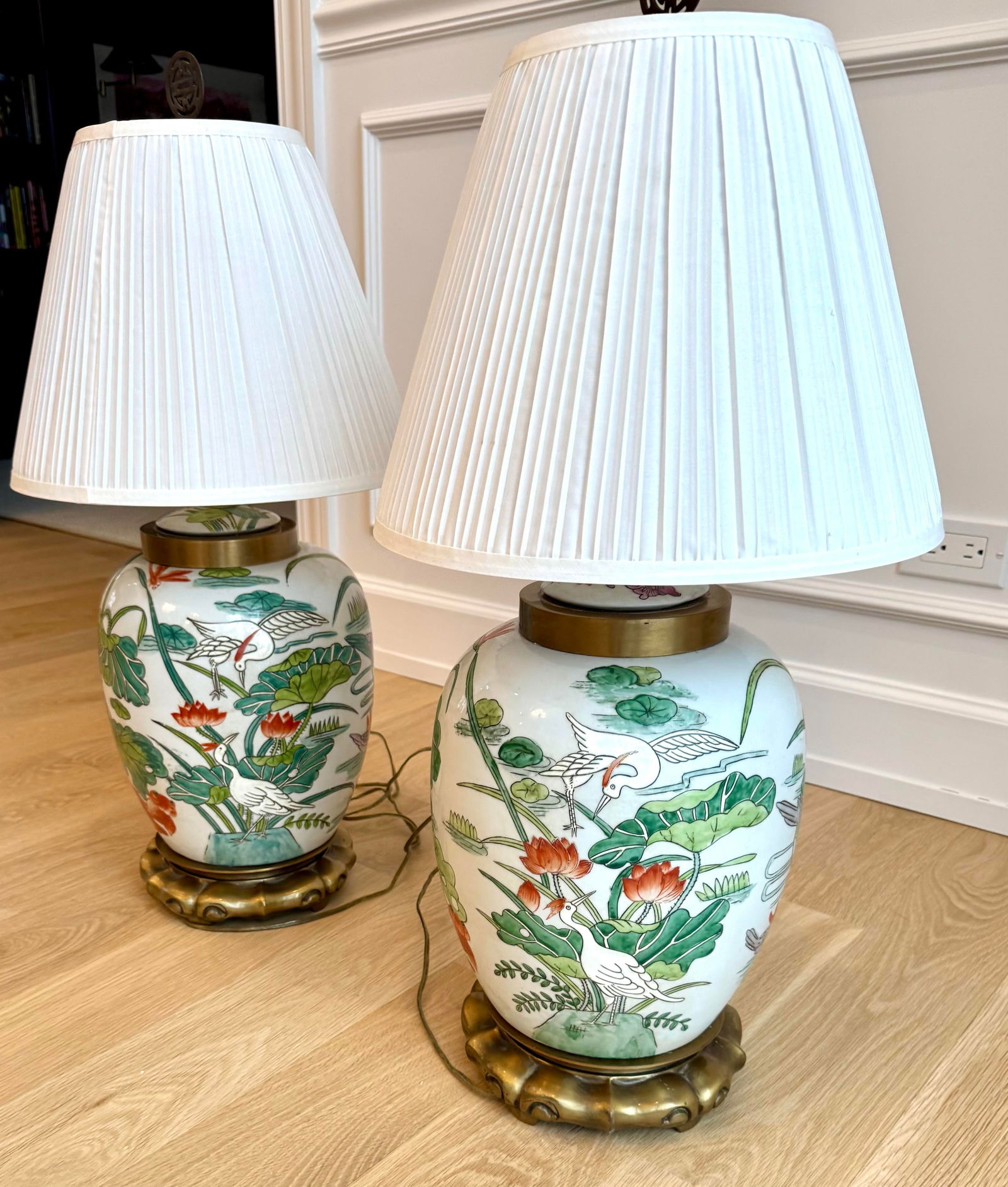 Pair of Vintage Maitland-Smith Hand-Painted Porcelain Table Lamps, Brass Base, 1985 - 5