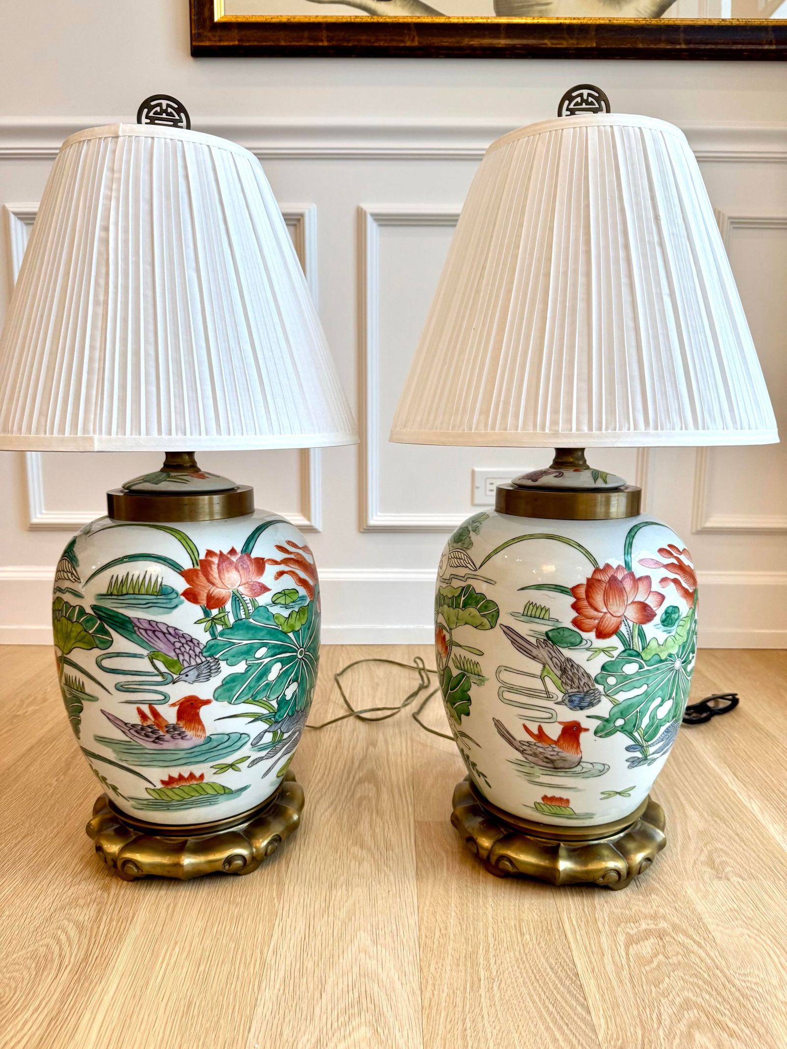 Pair of Vintage Maitland-Smith Hand-Painted Porcelain Table Lamps, Brass Base, 1985 - 7